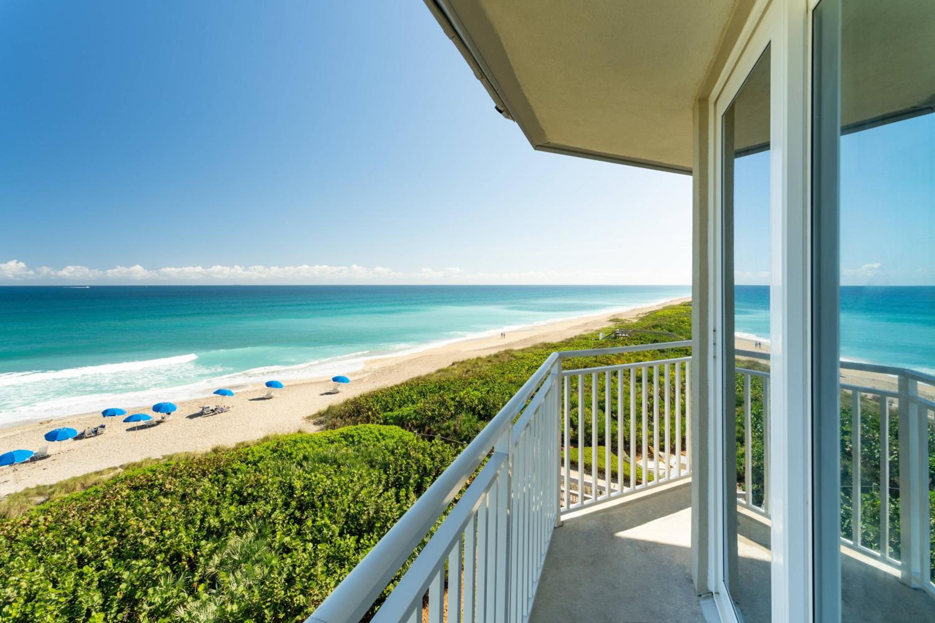 Deluxe One-Bedroom King Condominium with Oceanfront View, Balcony (Beach Villas)  - Photo 8