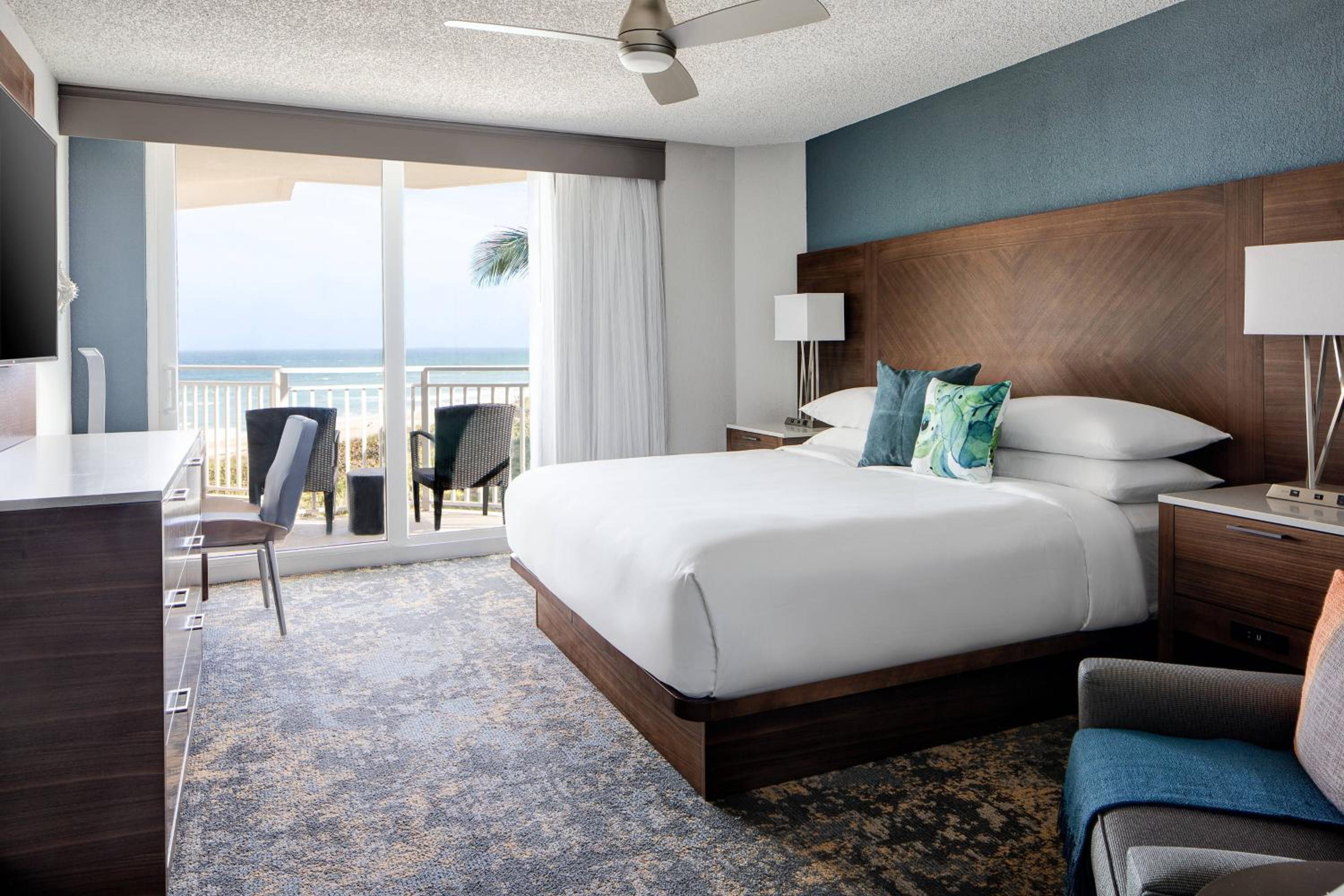 Deluxe One-Bedroom King Condominium with Oceanfront View, Balcony (Beach Villas)  - Photo 5