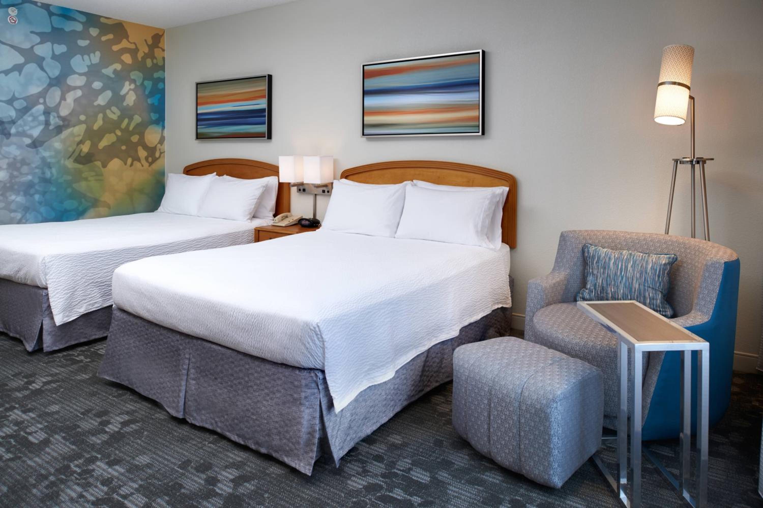 Queen Room with Two Queen Beds - Photo 2