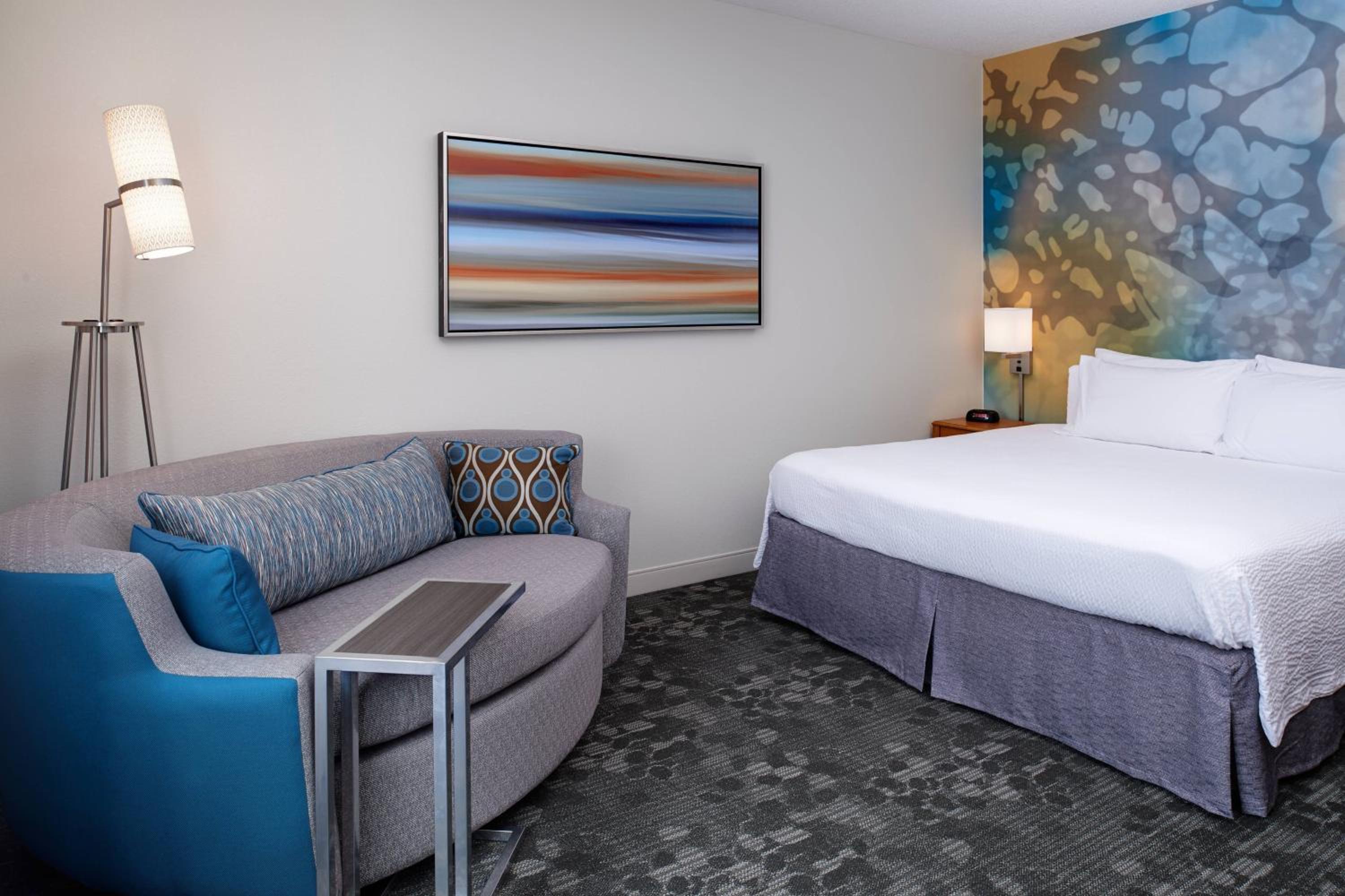 King Room with Sofa Bed - Photo 1