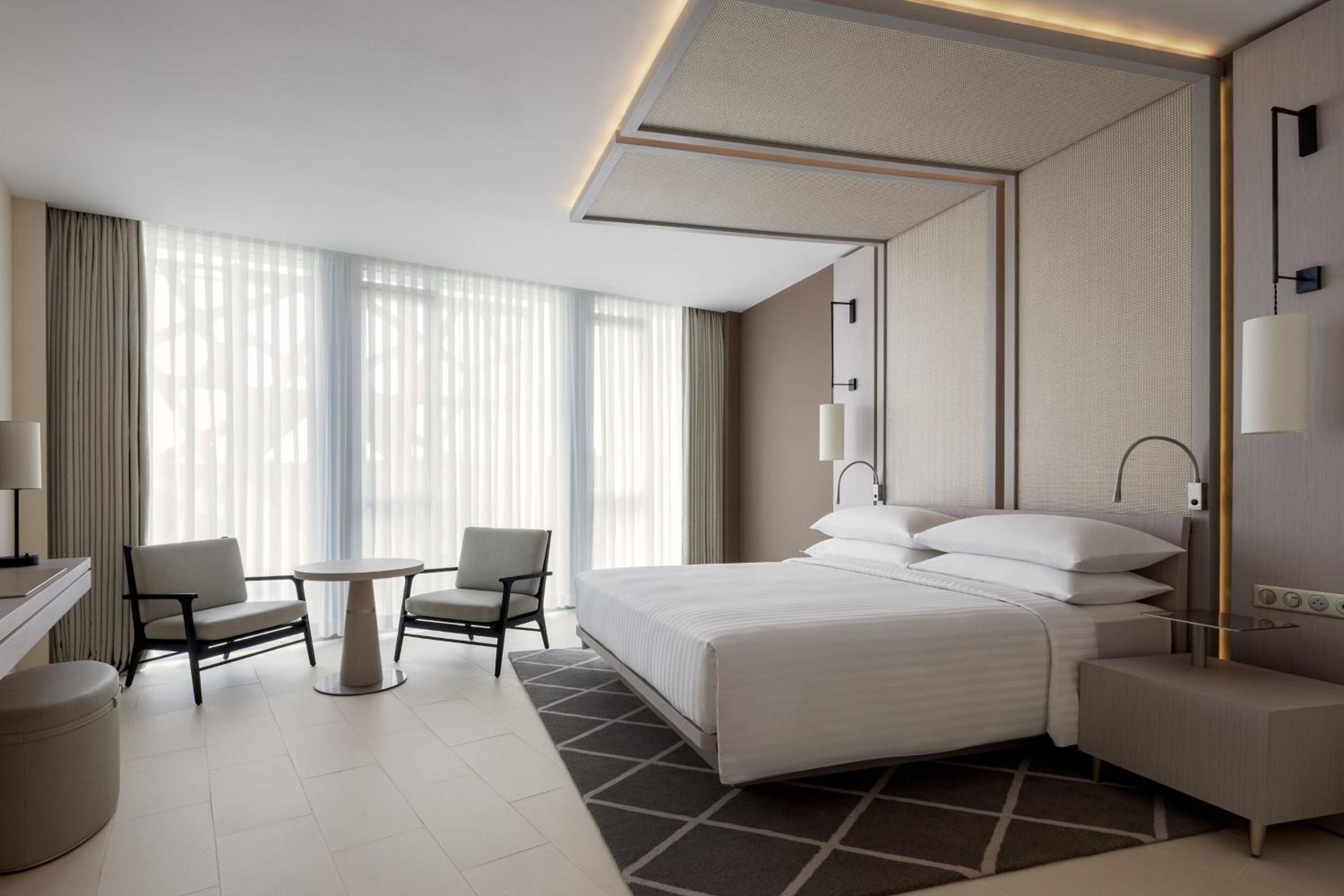 Standard King Room - Photo 4