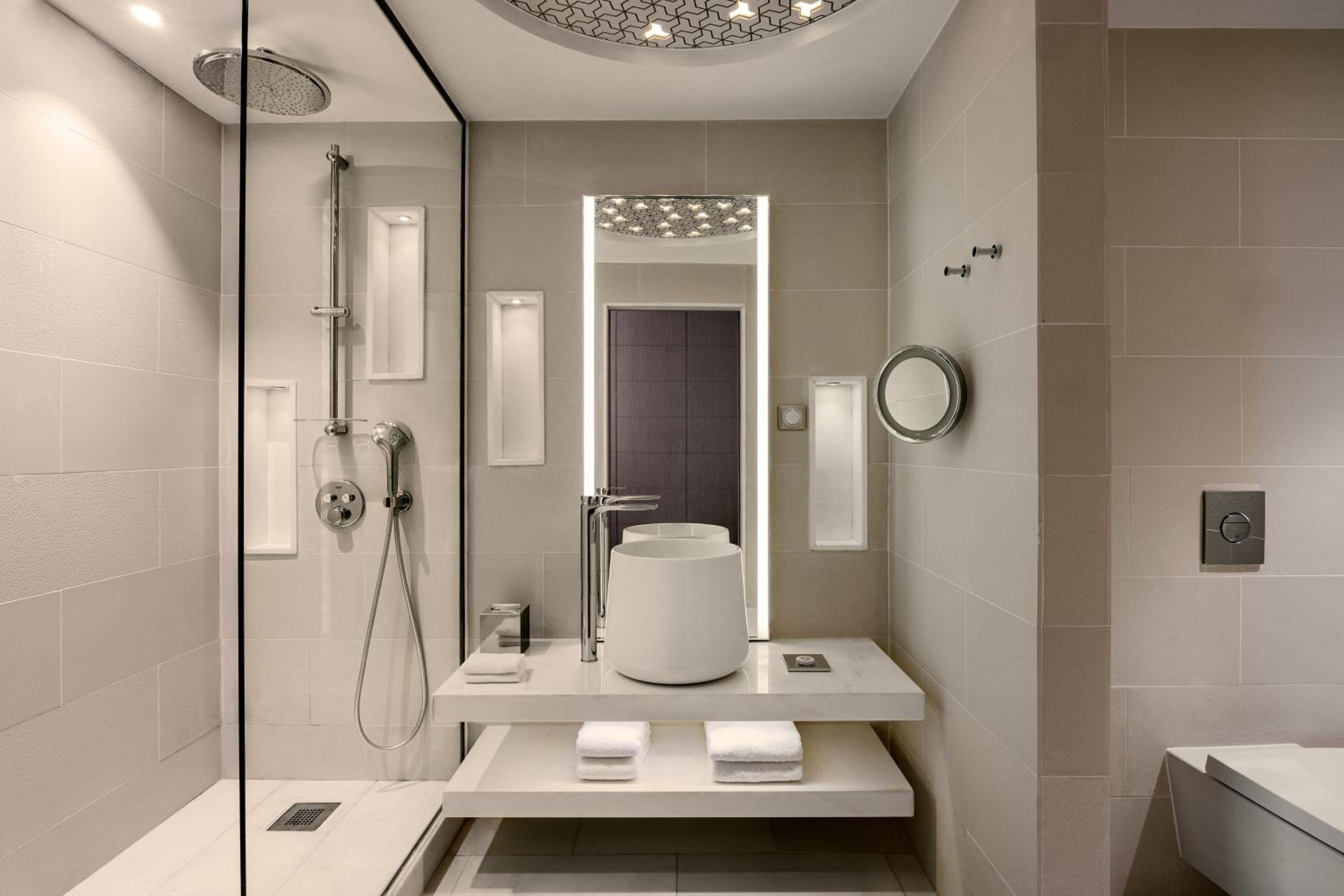 Standard King Room - Photo 2