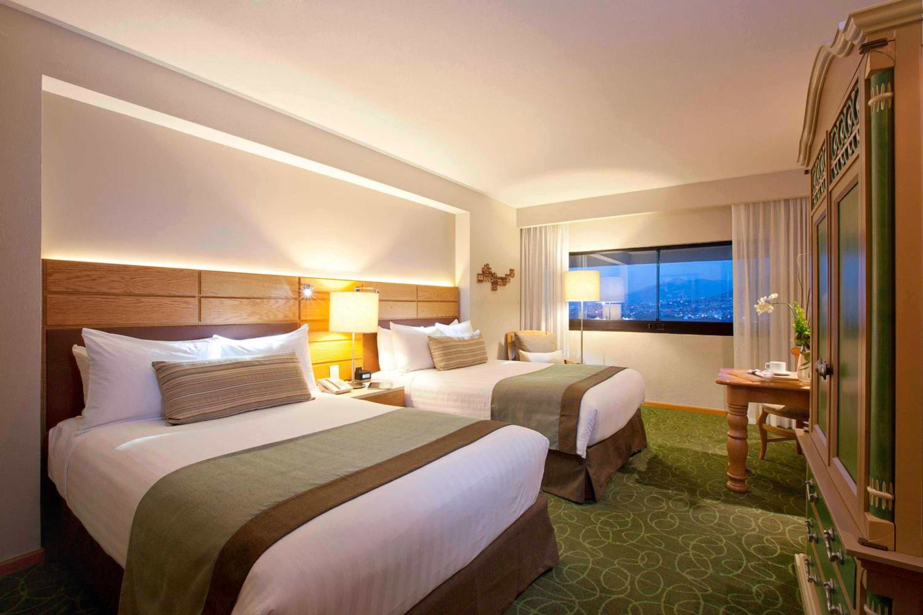 Deluxe room 2 Double City View - Photo 2