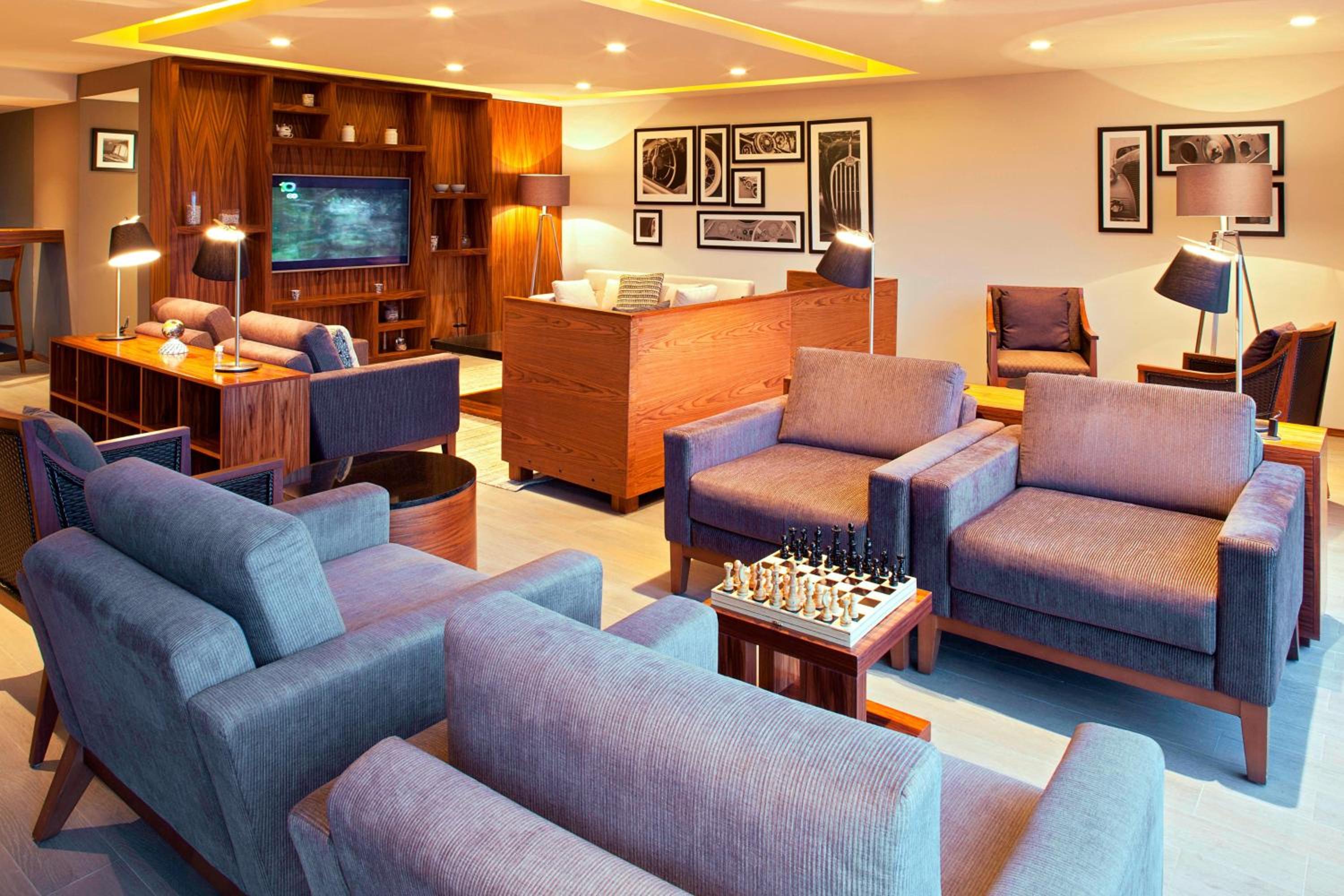 Executive M Club lounge access, Guest room, 1 King Bed, High floor - Photo 3