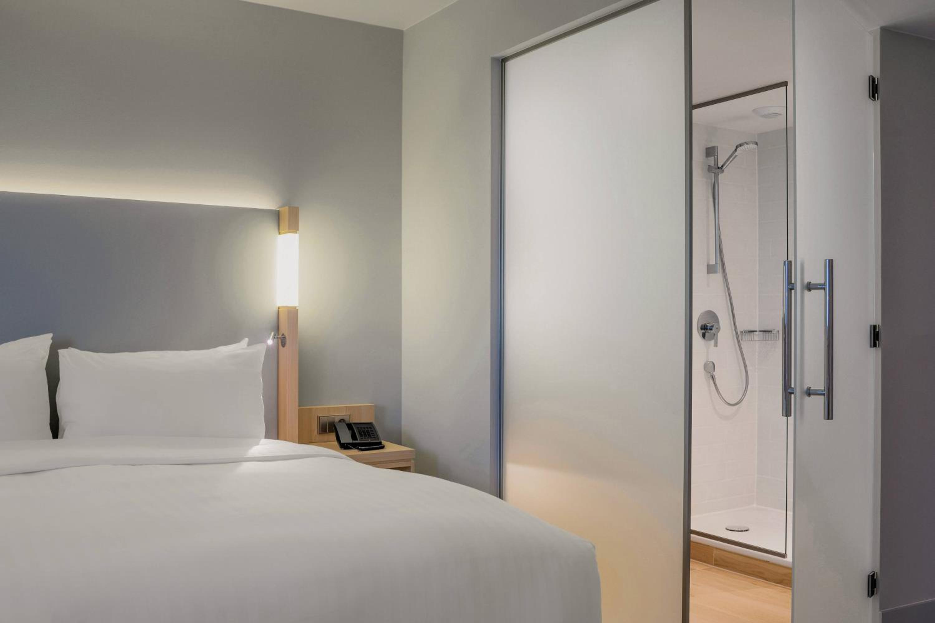 Superior King Room - Free Airport Shuttle