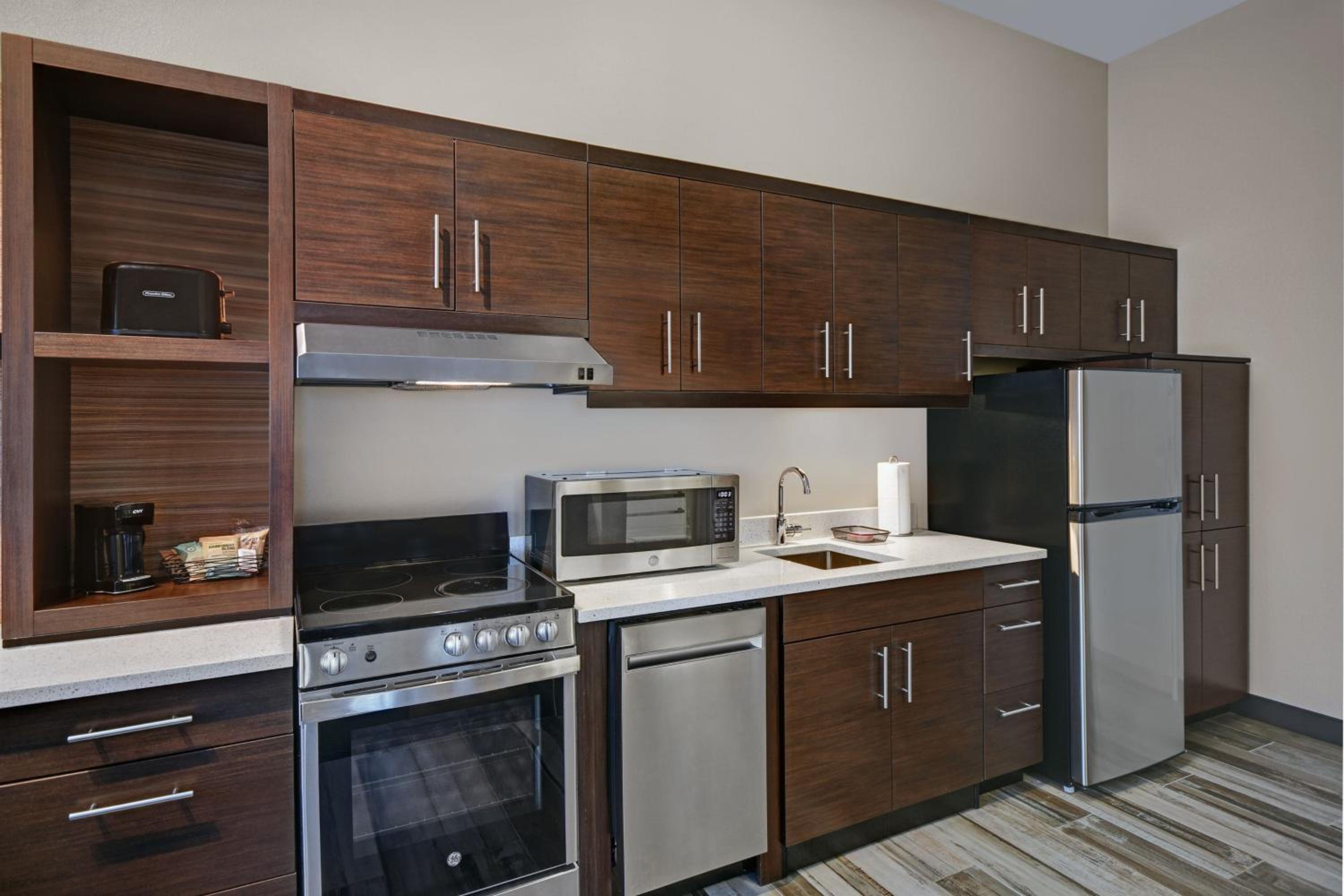 One-Bedroom Suite with Sofa Bed  - Photo 2