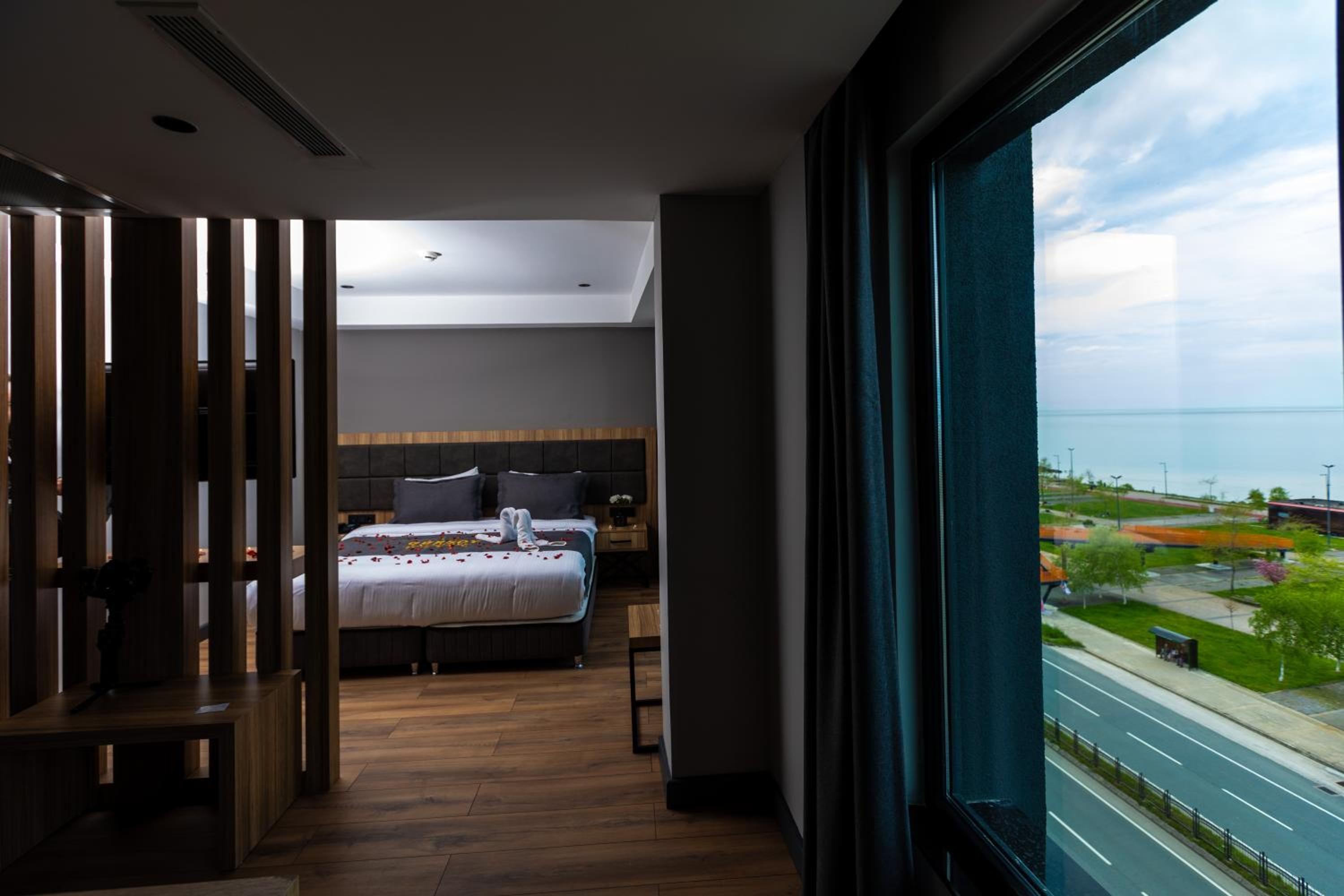 Deluxe Room - Photo 19