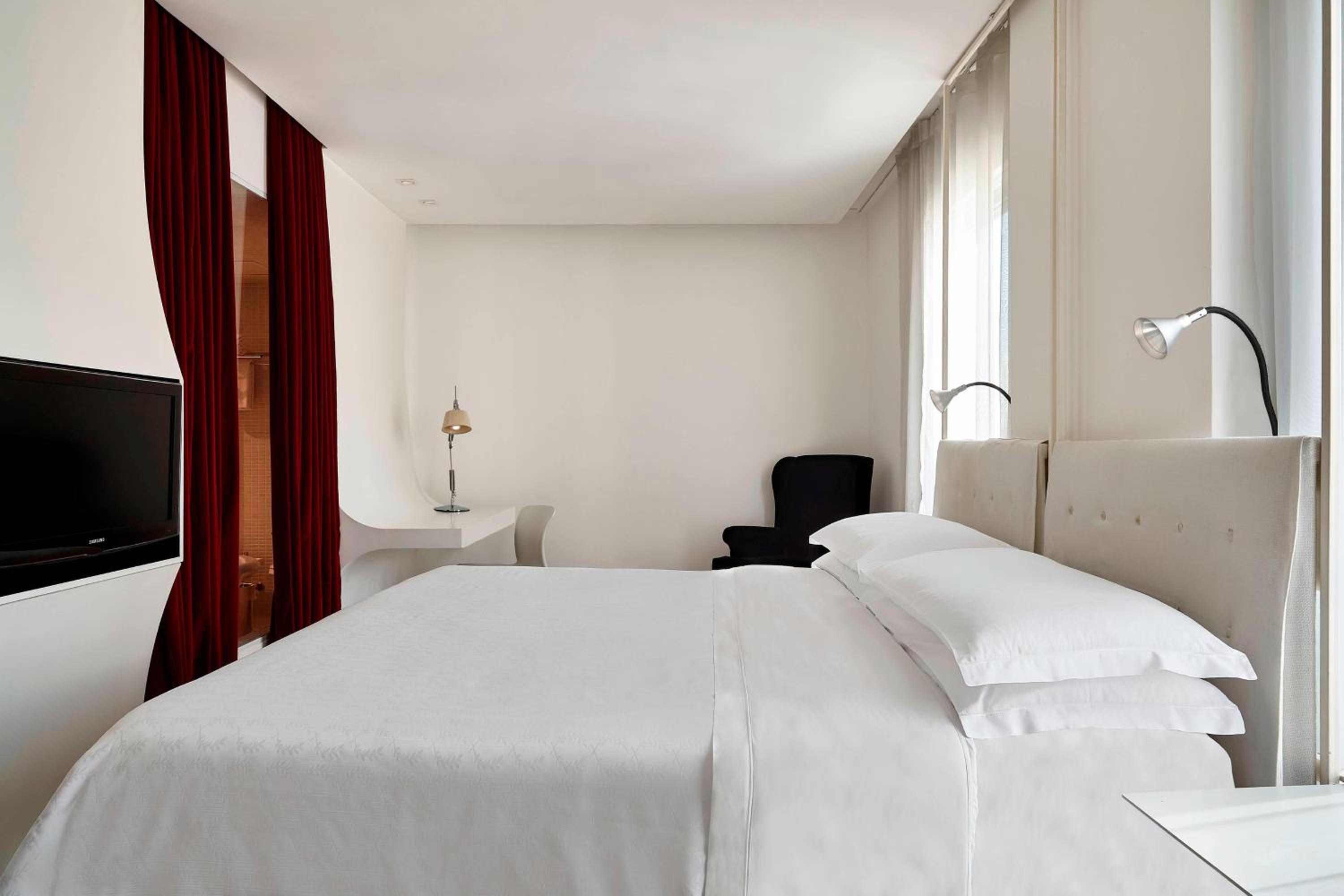 Exclusive King Room - Photo 13