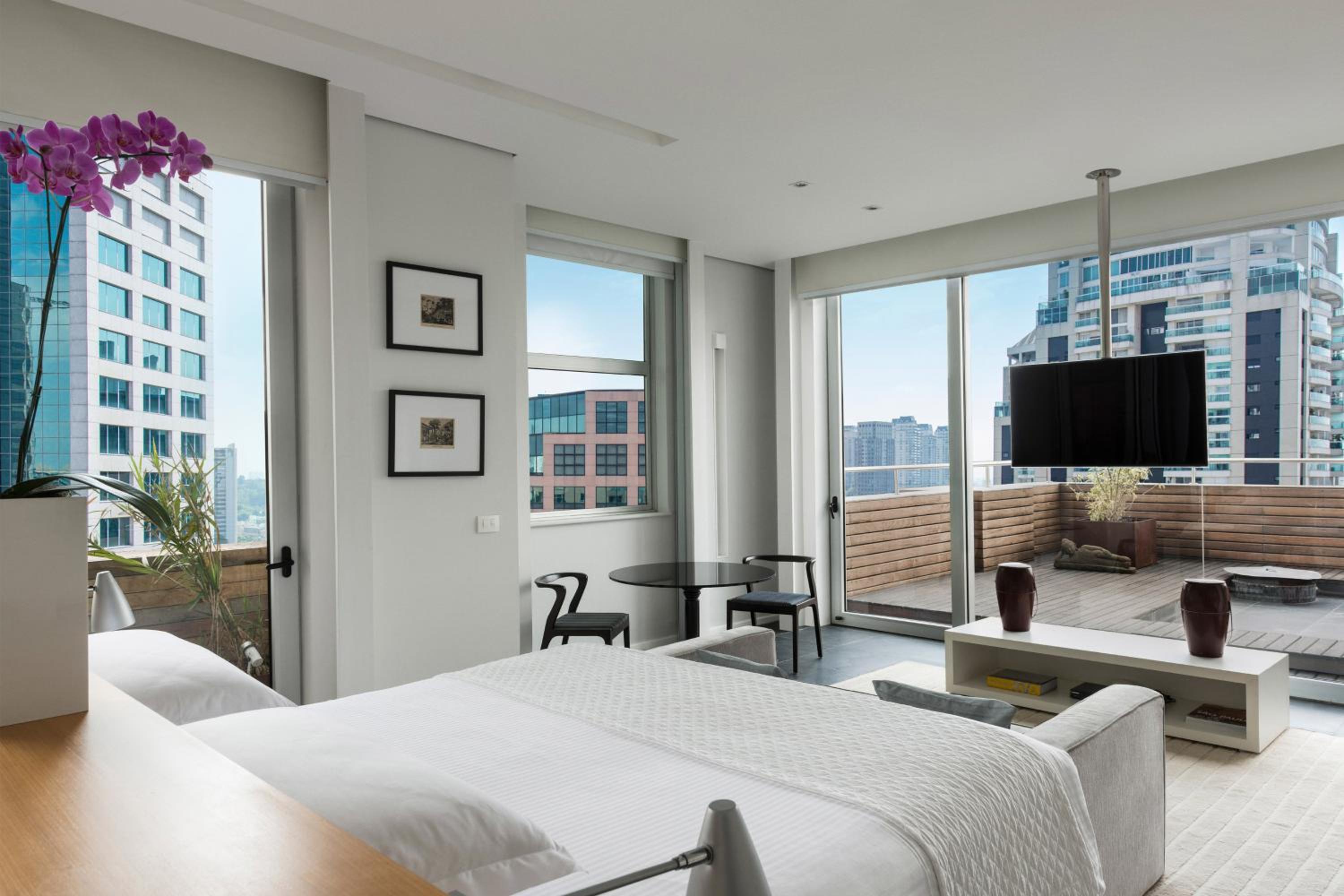 Master King Suite