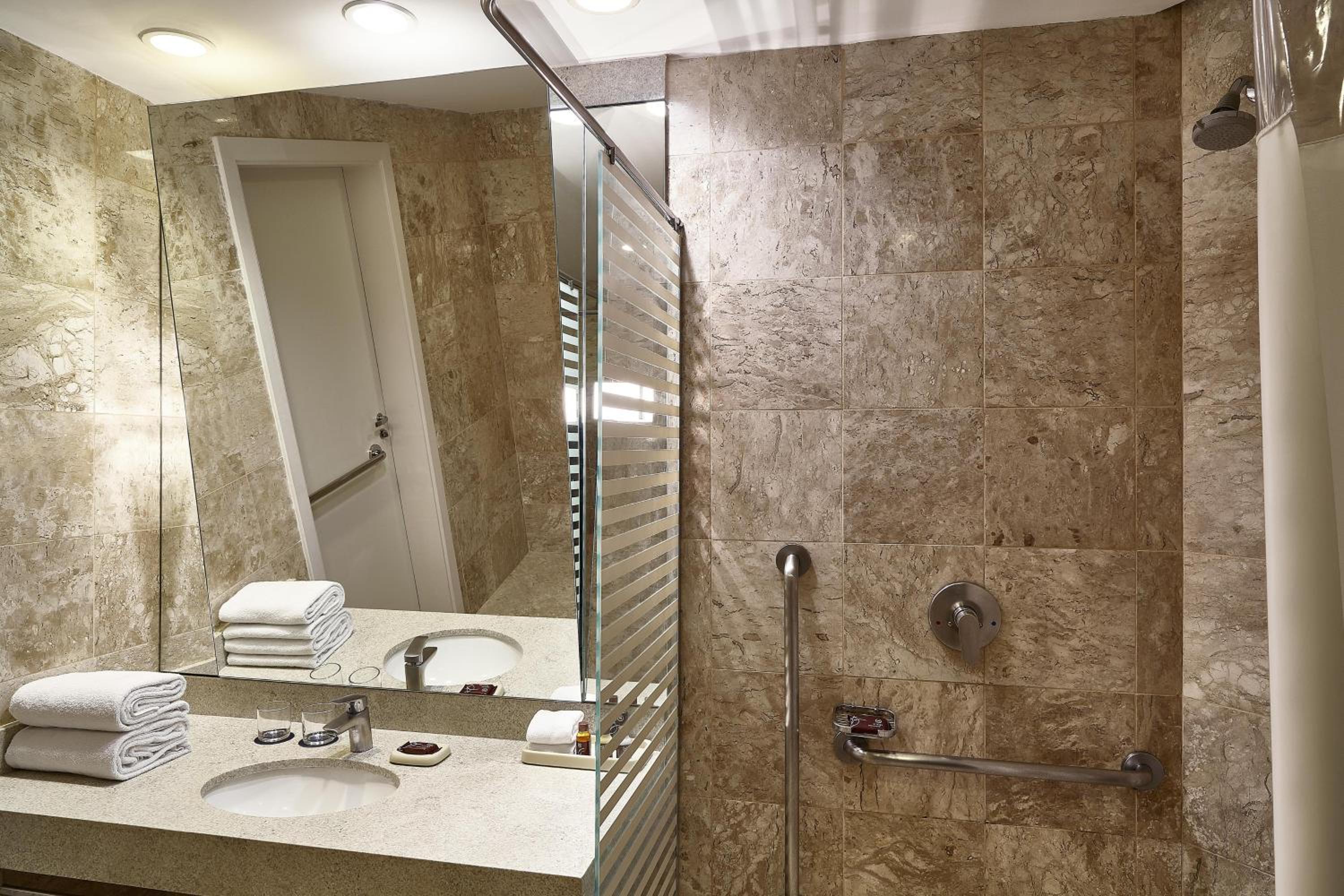 Comfort King Room - Photo 4