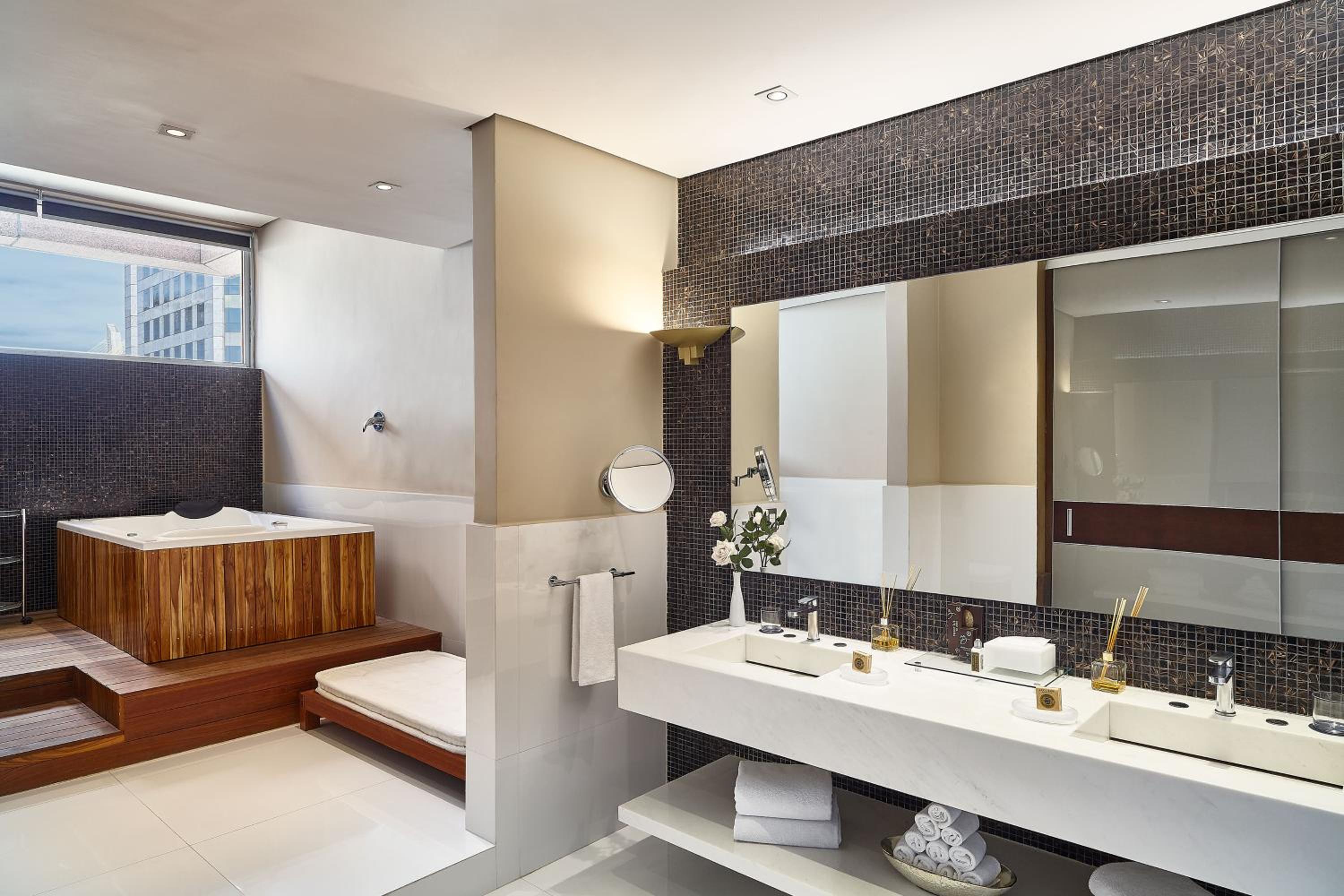 Two-Bedroom Presidential Suite thumbnail 5