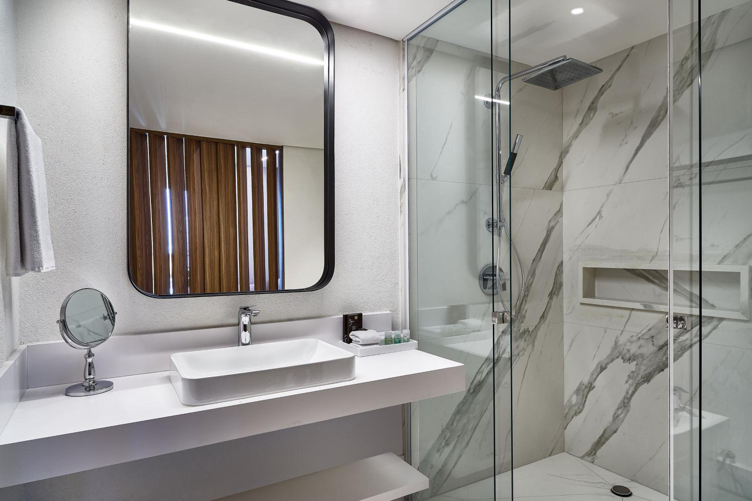 Executive Premium King Room - Photo 7