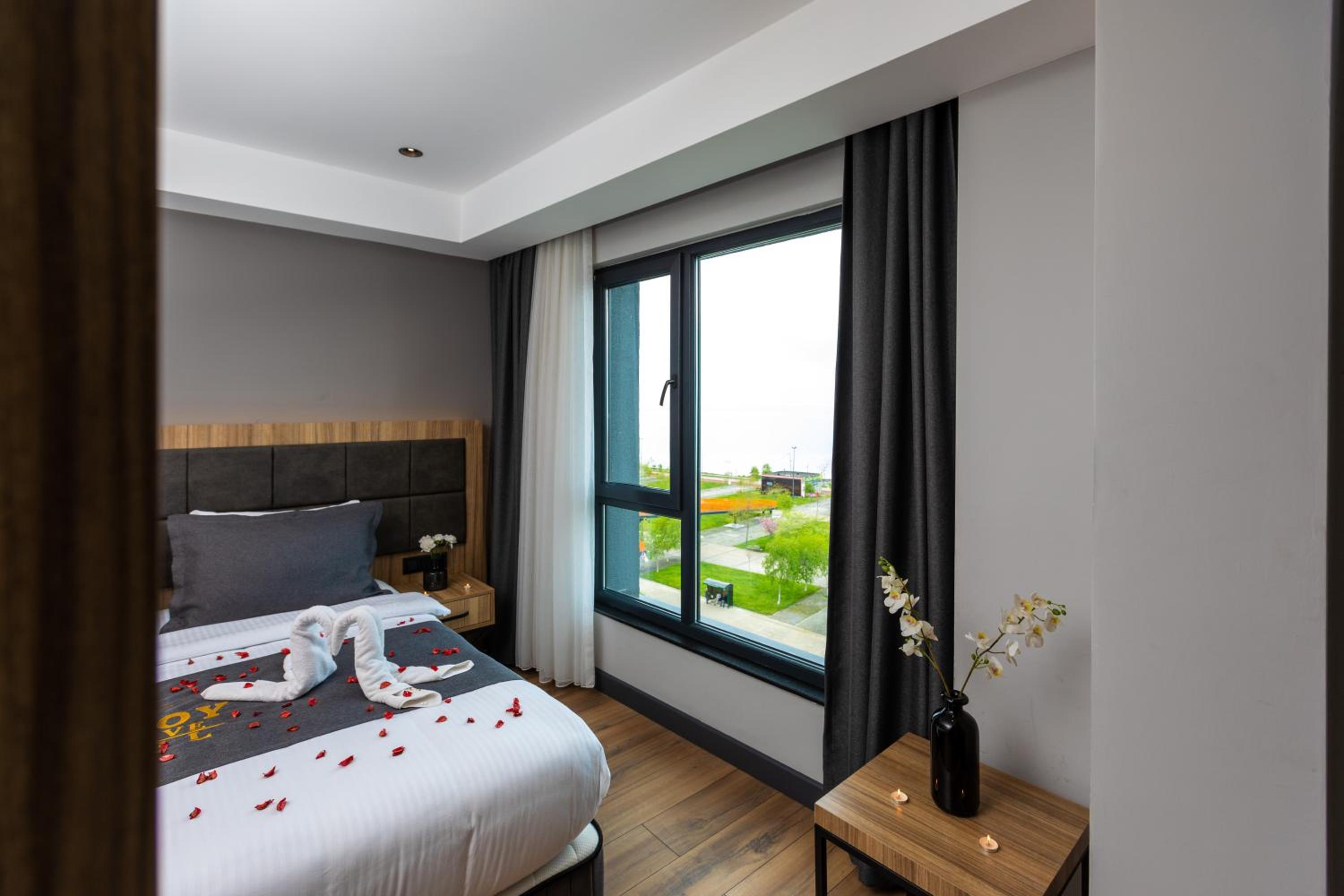 Deluxe Room - Photo 11
