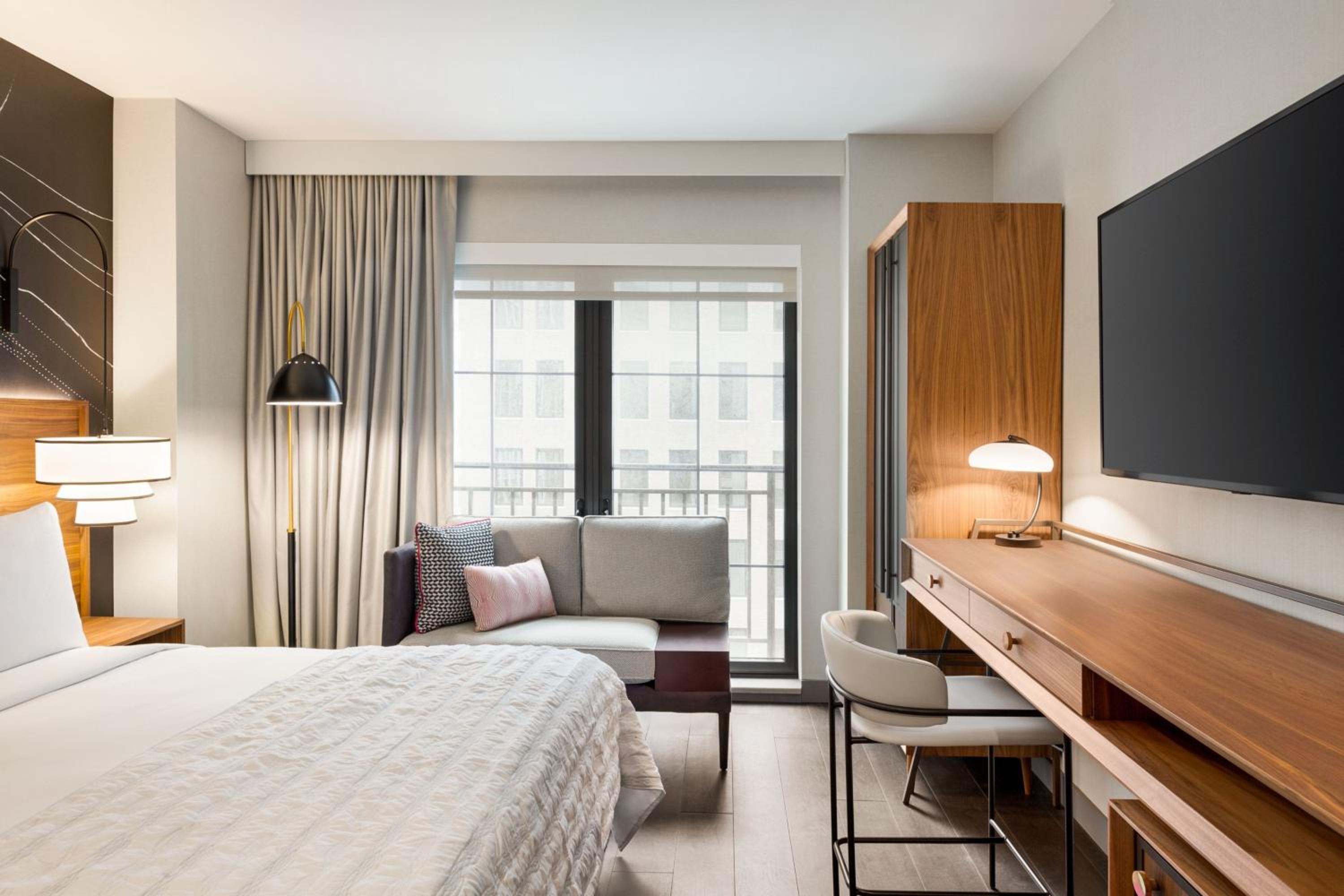 Deluxe King Room - High Floor