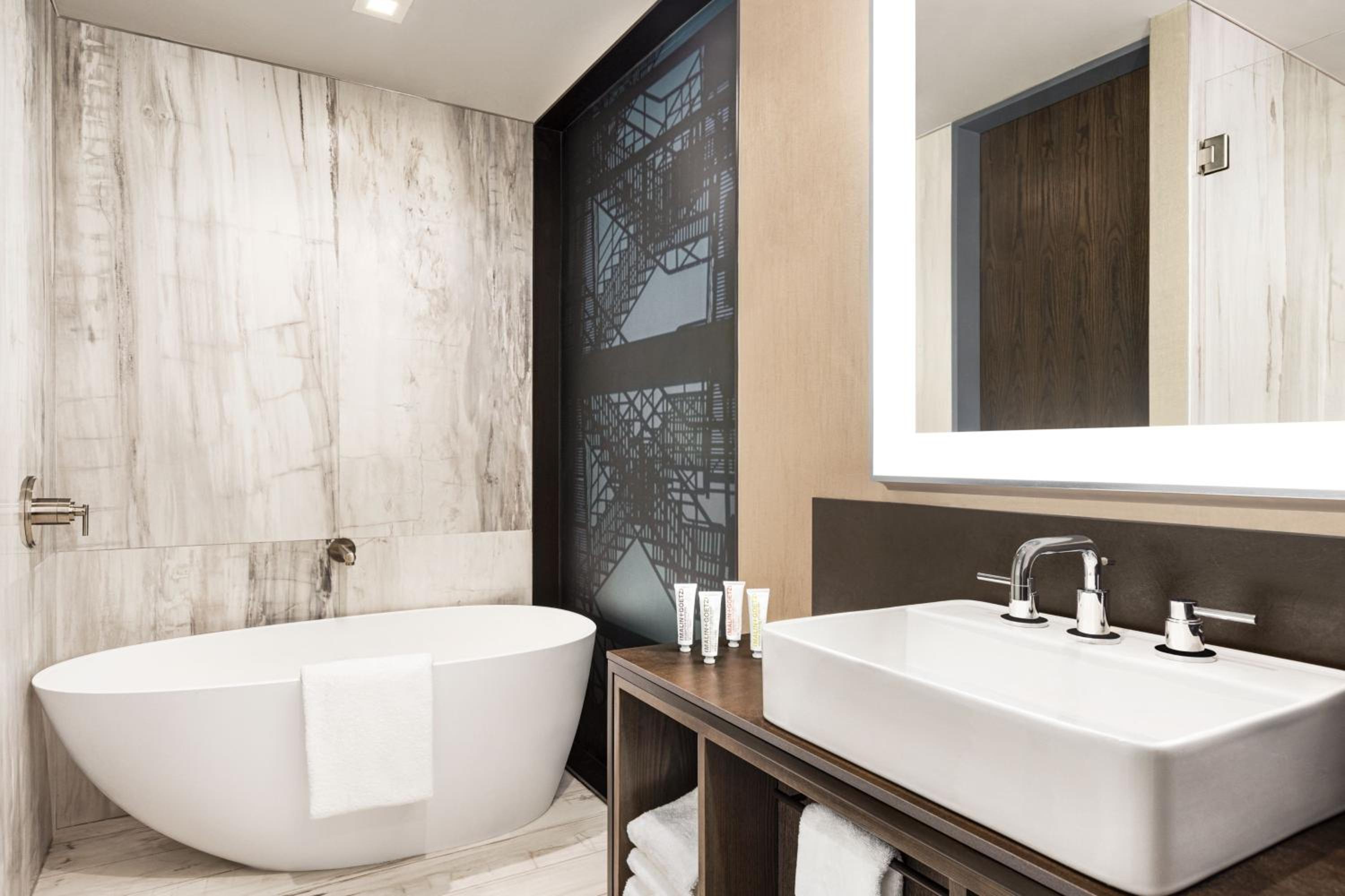 One-Bedroom Twin Suite with Open Plan