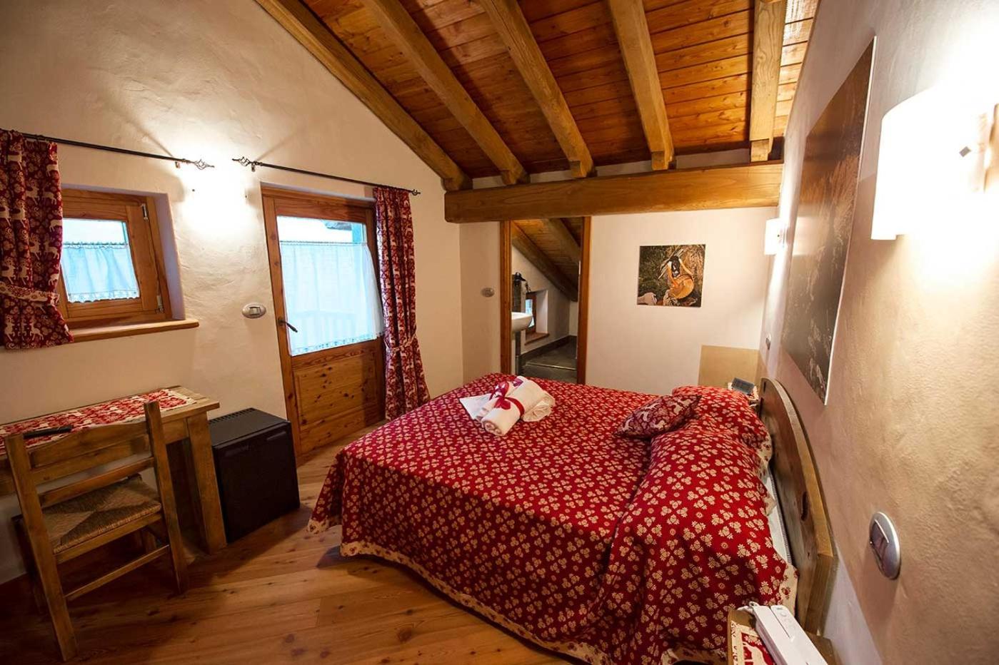 Standard Double Room photo 2