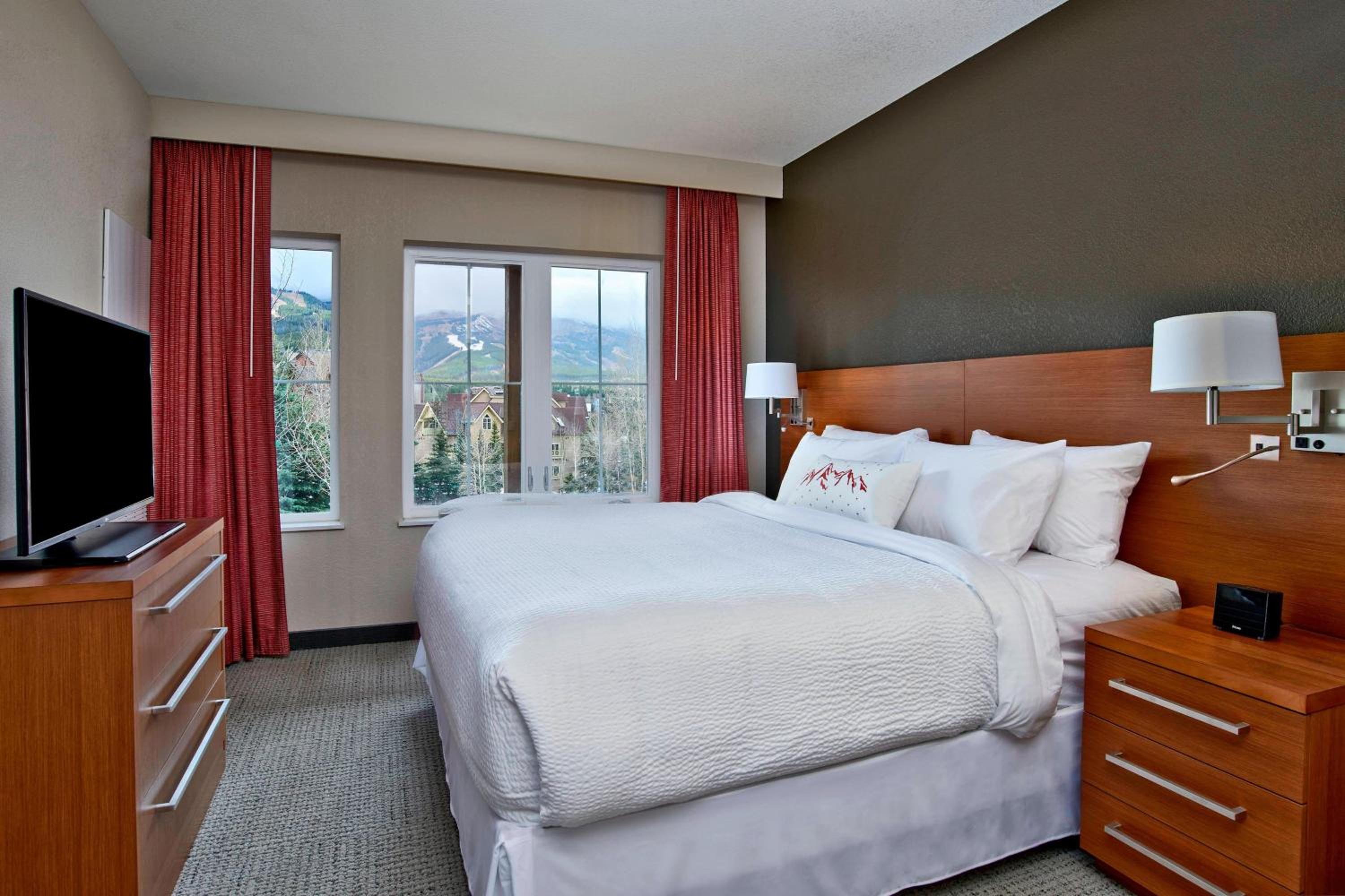 One-Bedroom Suite - Photo 4