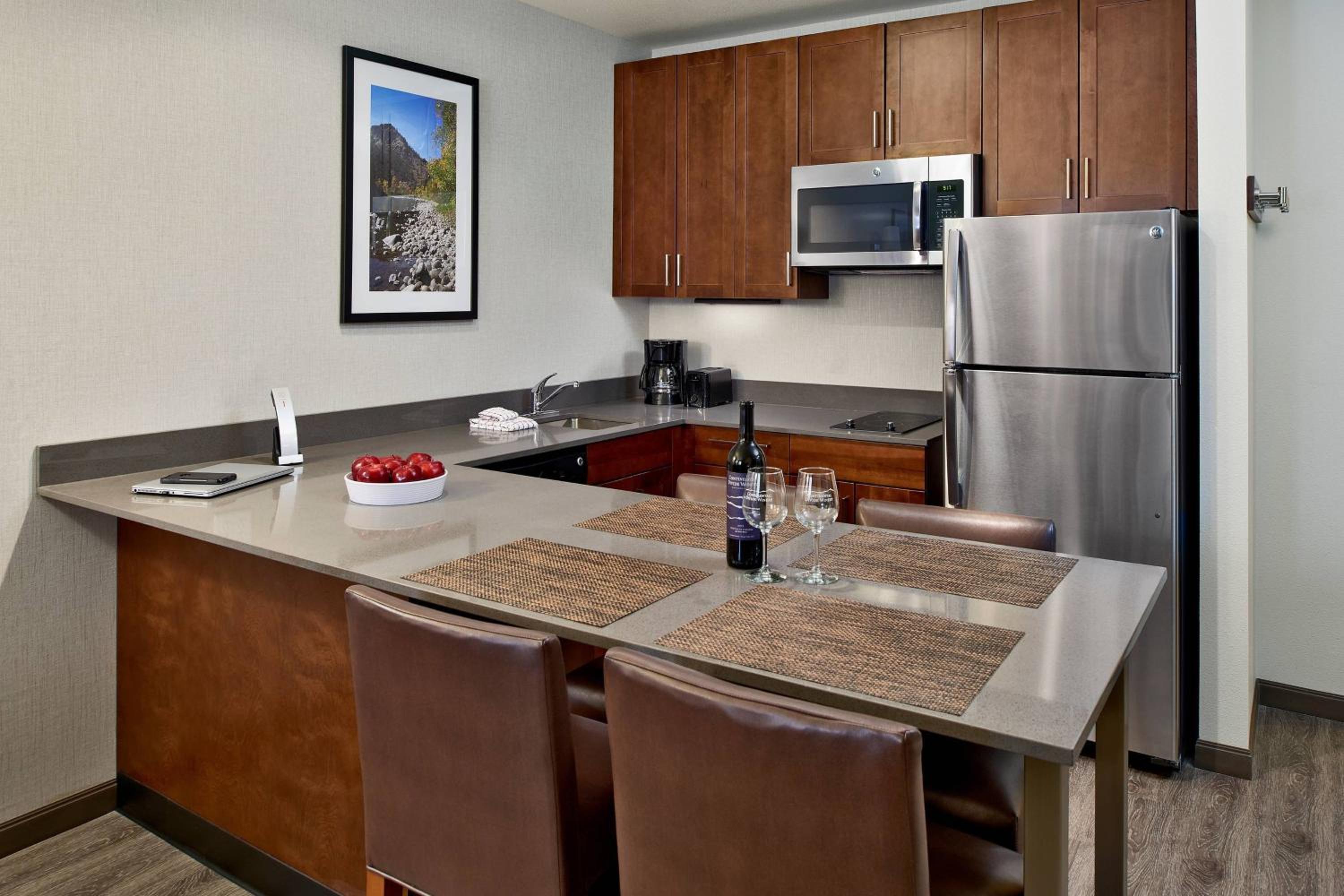 One-Bedroom Suite - Photo 2
