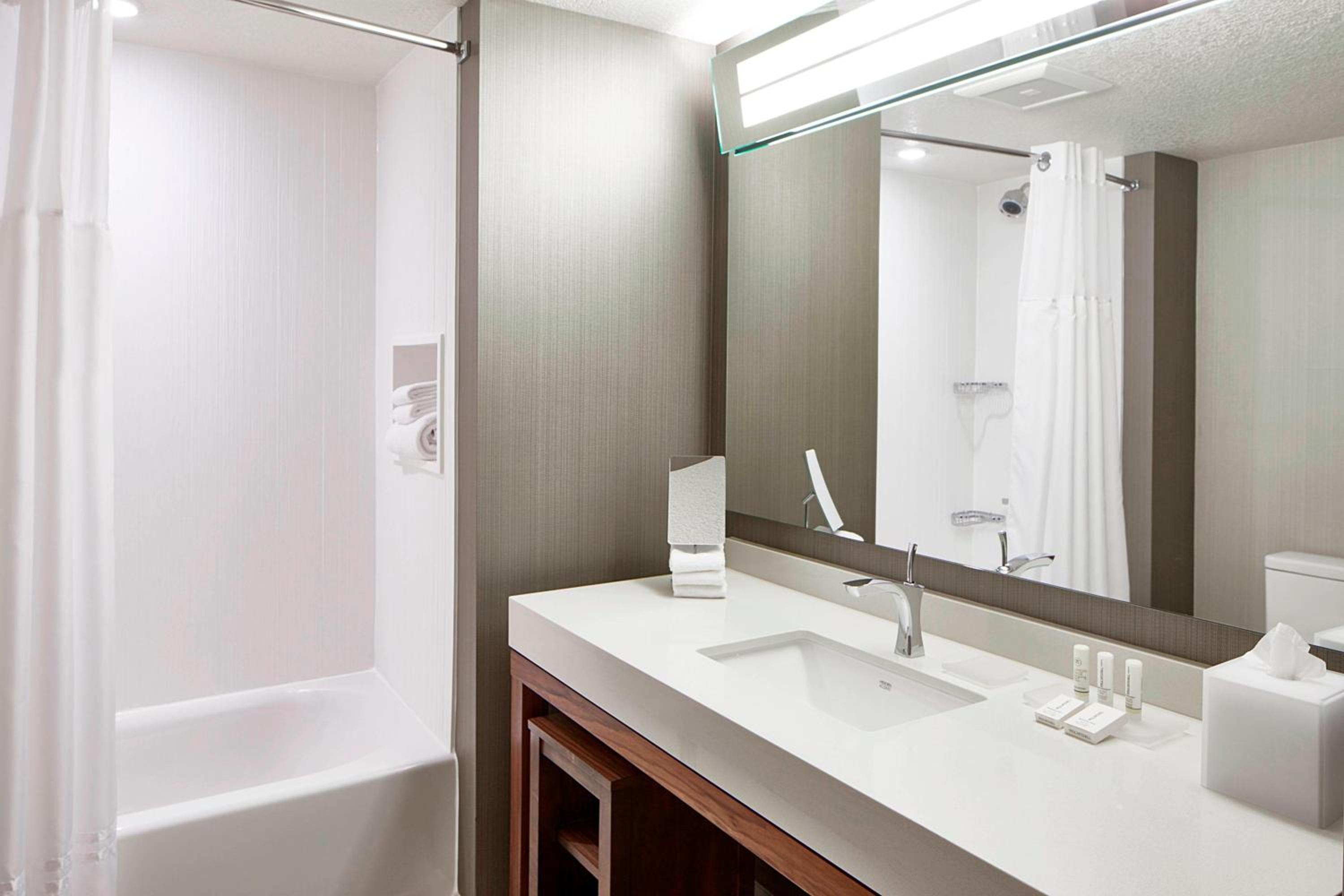 Queen Room with Two Queen Beds - Hearing Accessible photo 3