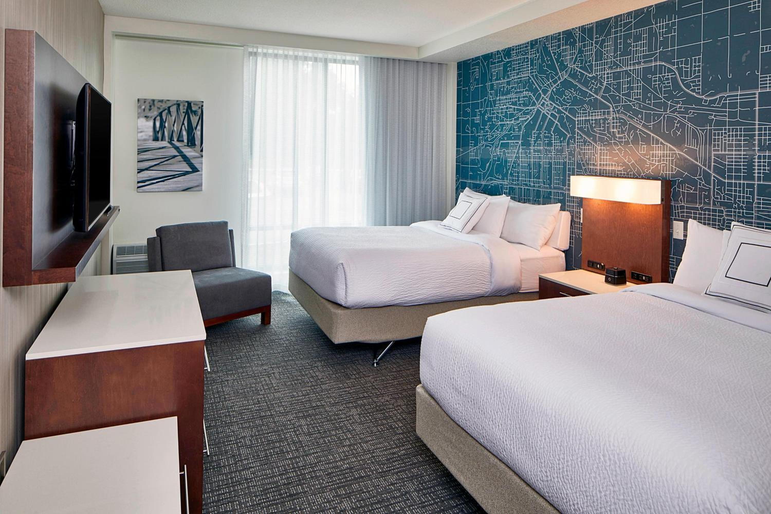 Suite, 2 Queen, Sofa bed