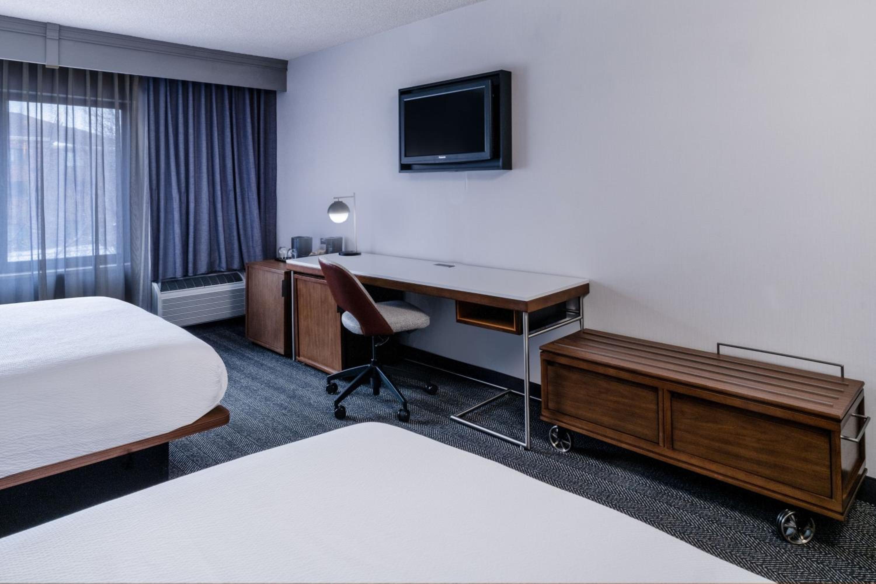 Double Room with Two Double Beds - Photo 2