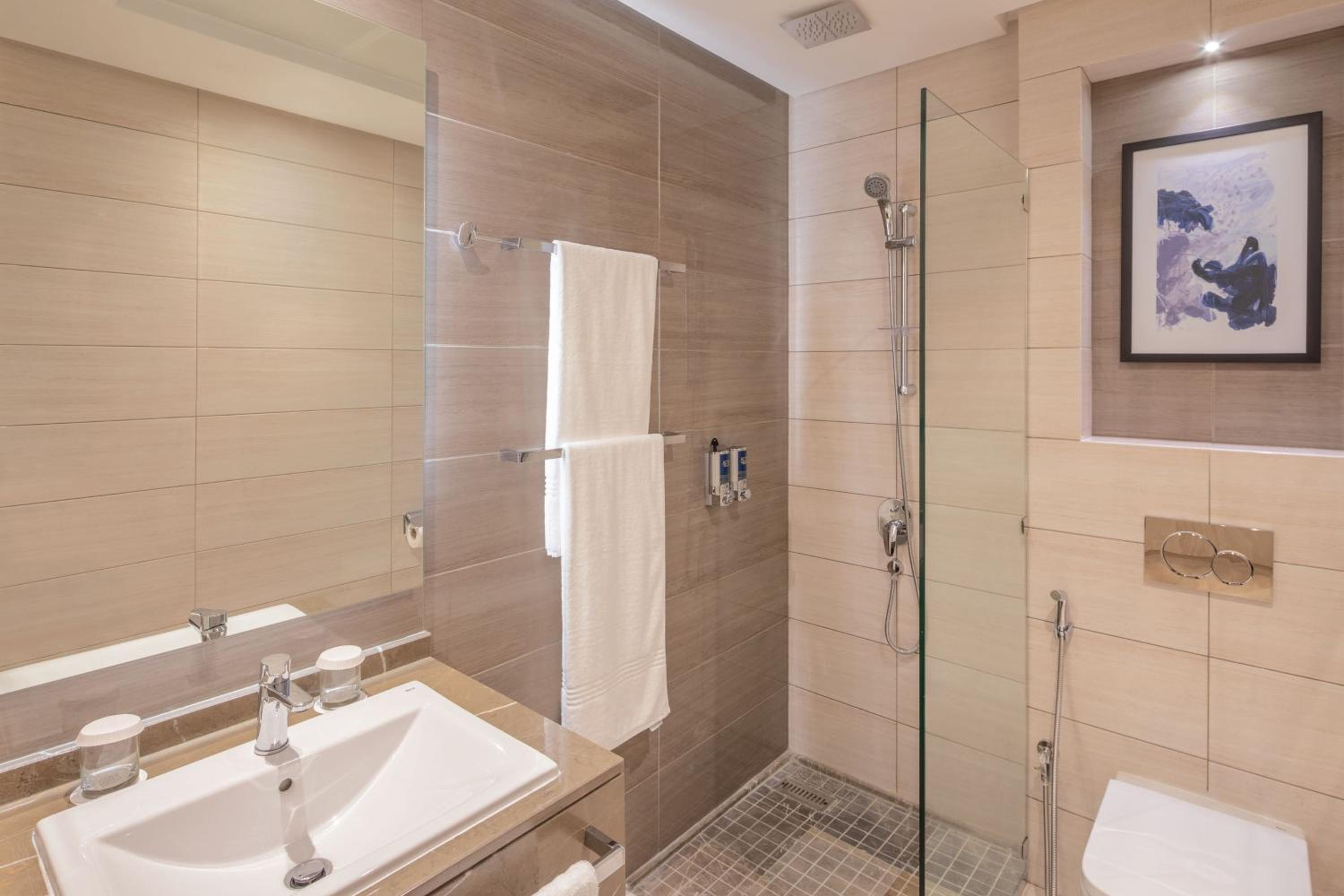 One-Bedroom Executive King Suite - Photo 9