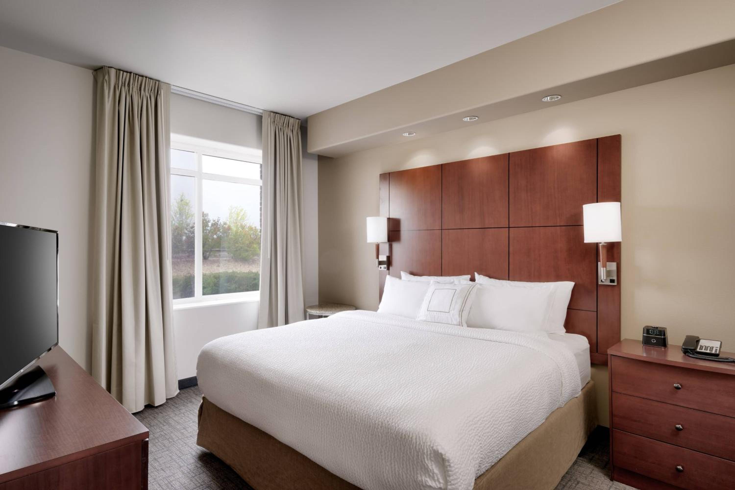 One-Bedroom King Suite with Sofa Bed  - Photo 6