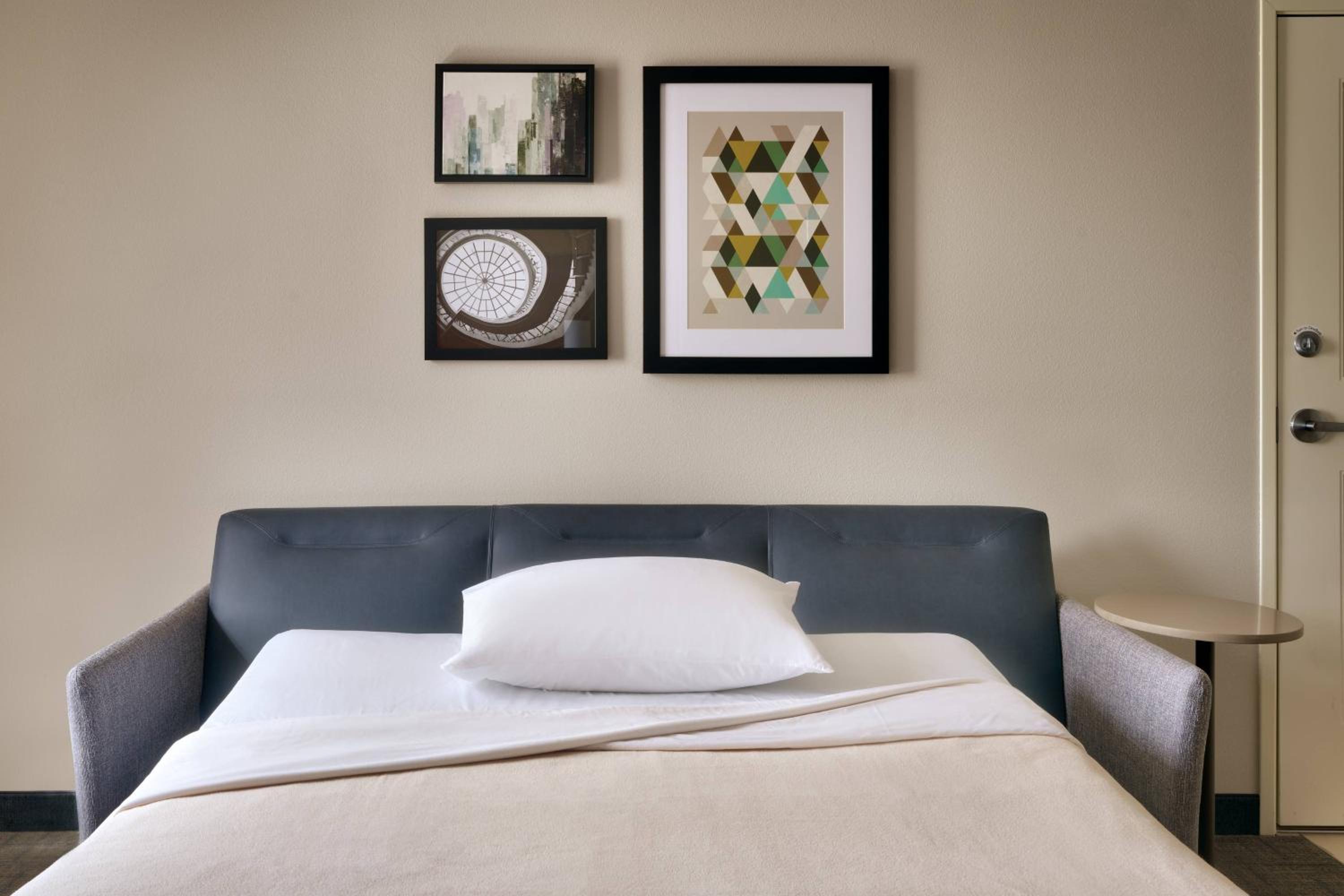 Two-Bedroom Suite - Photo 3