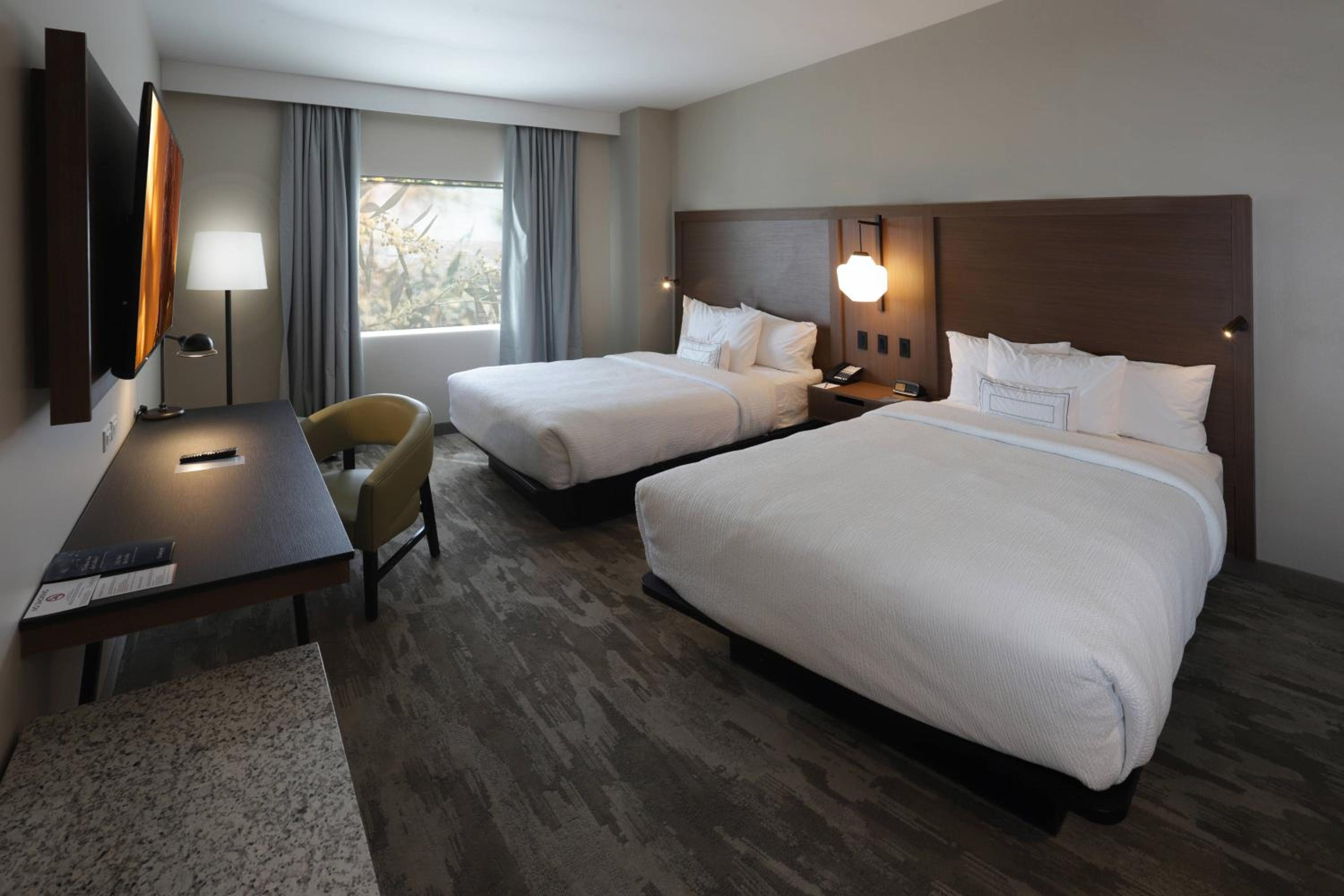 Guest room, 2 Queen, City view