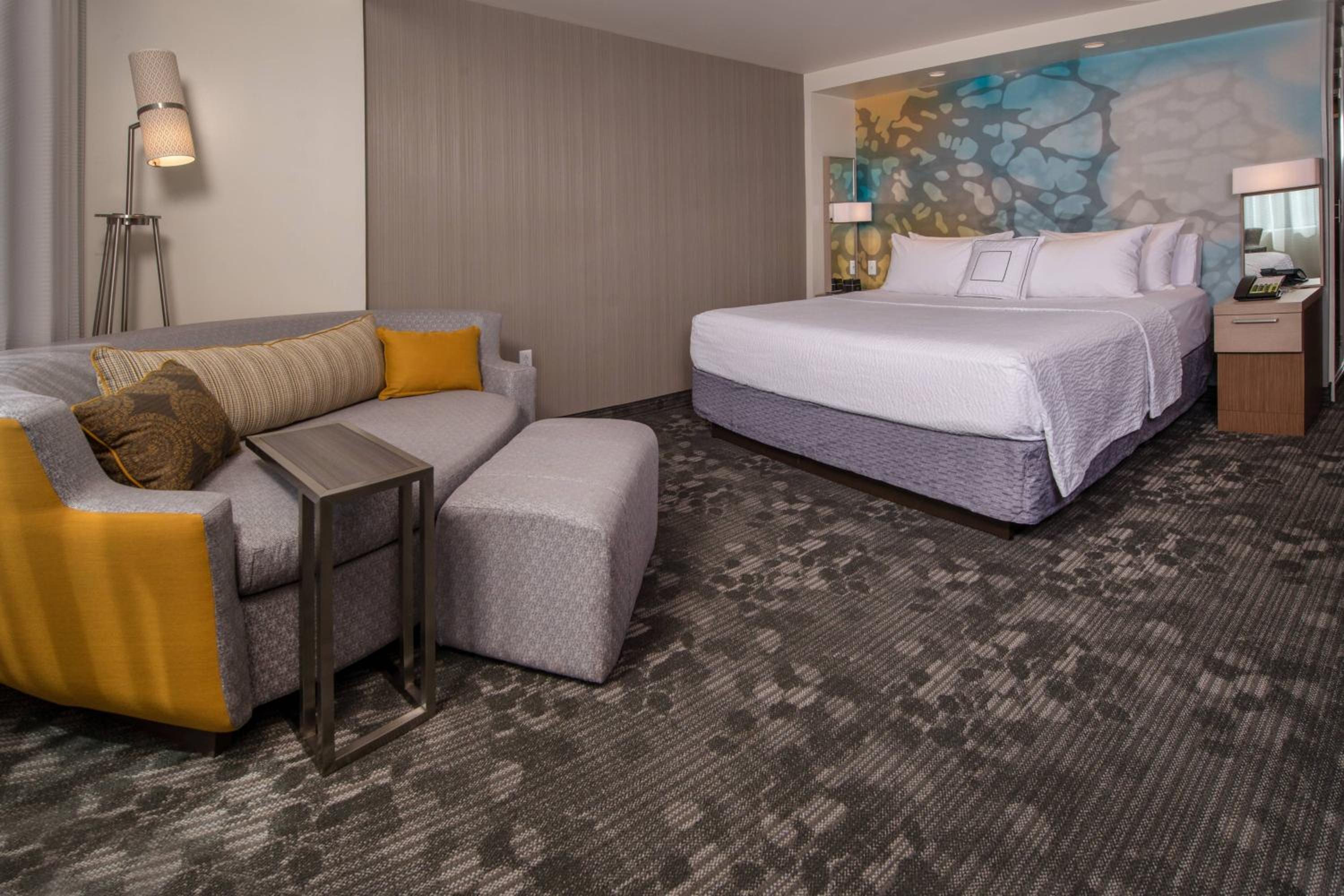 King Room with Bathtub and Sofa Bed - Mobility Access