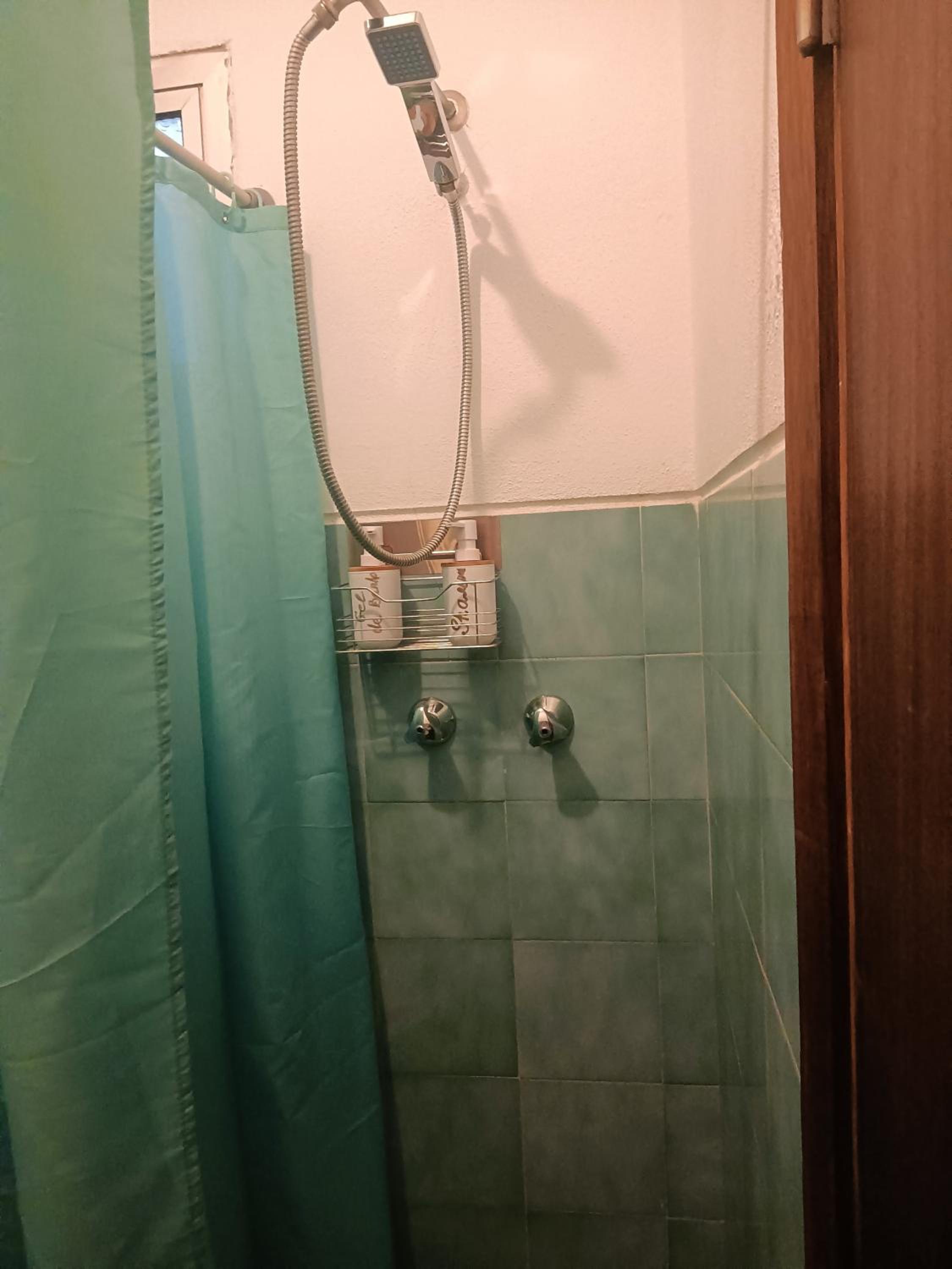 Standard Twin Room - Photo 10