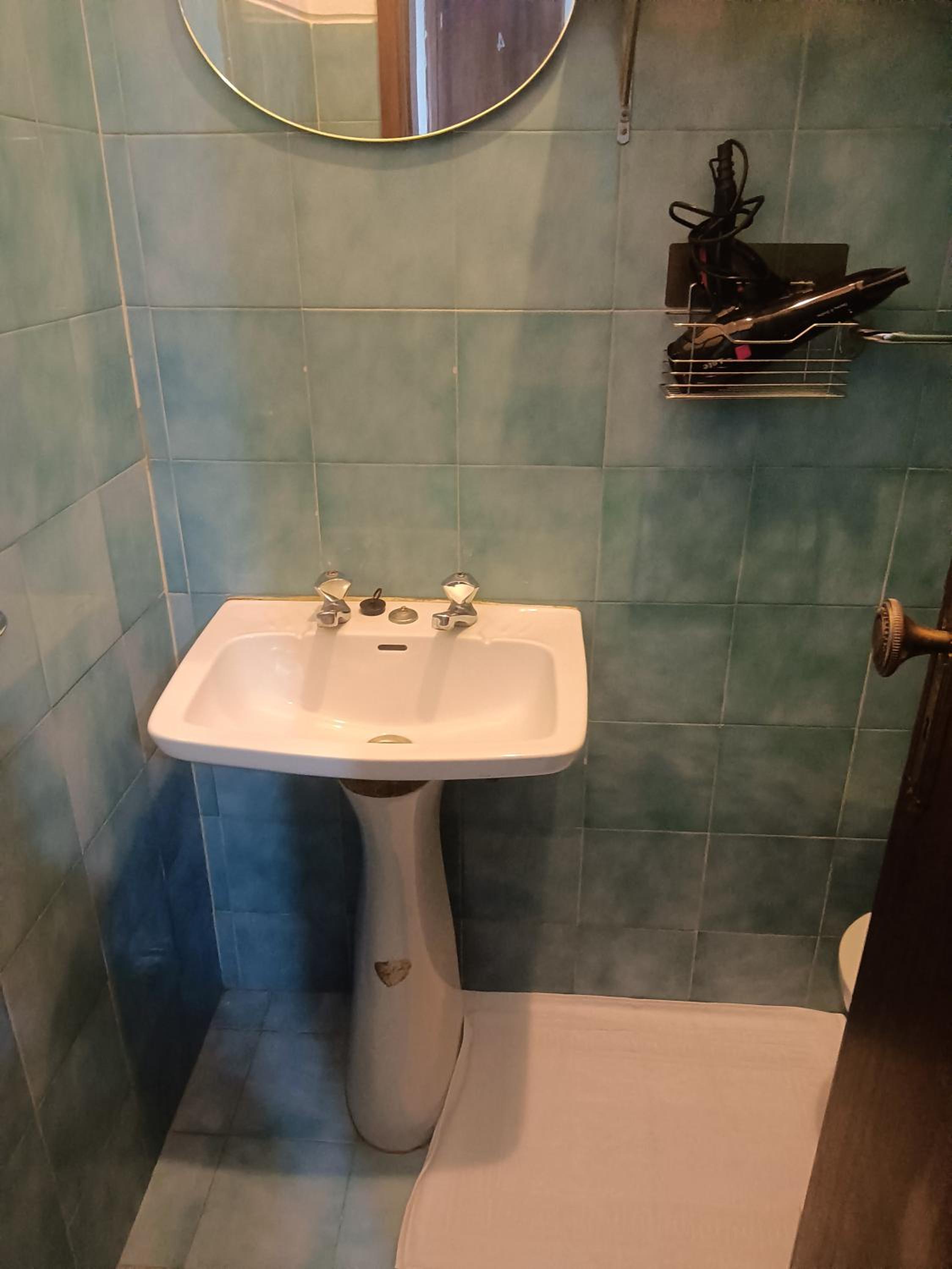 Standard Twin Room - Photo 9