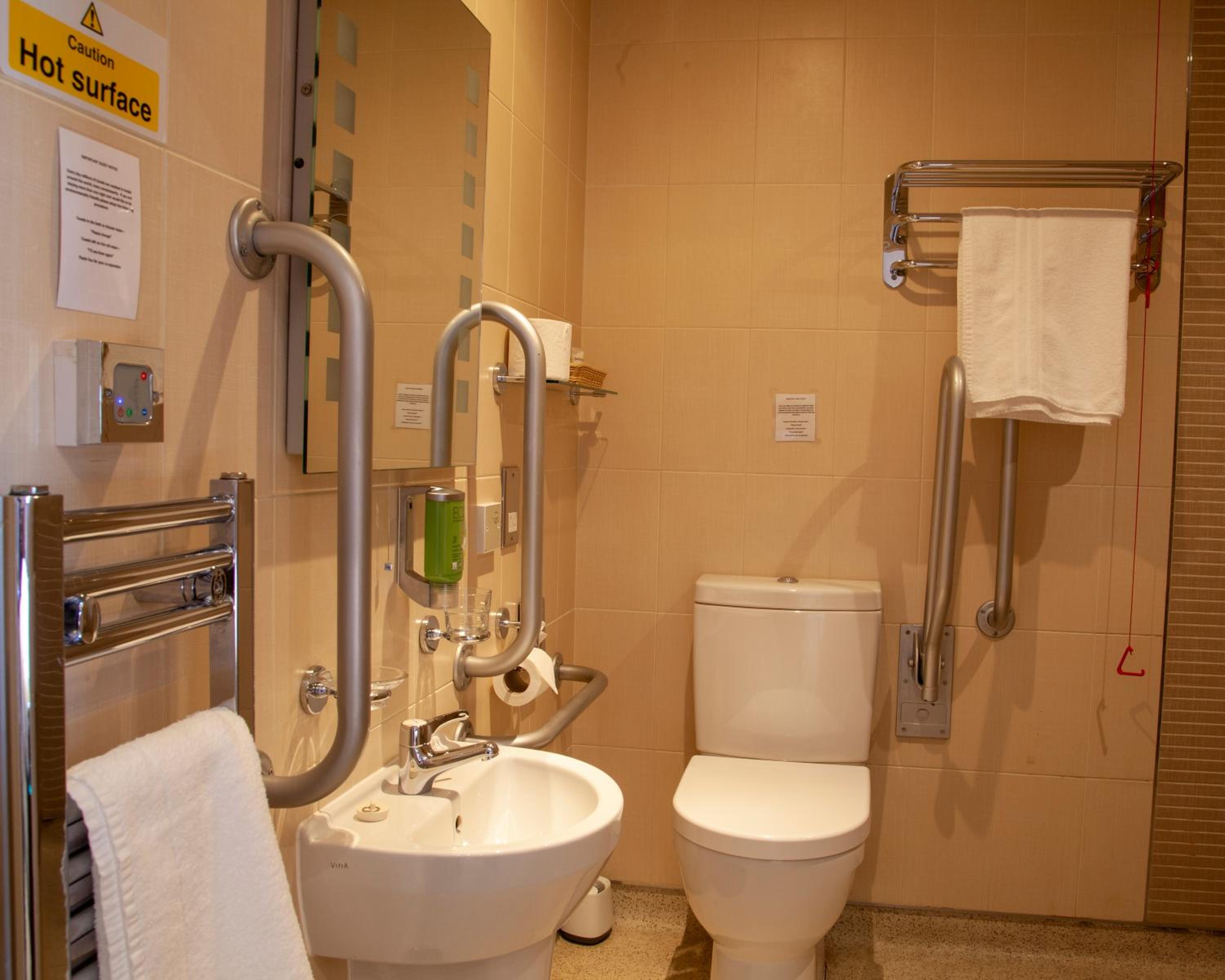 Double or Twin Room - Disability Access photo 3