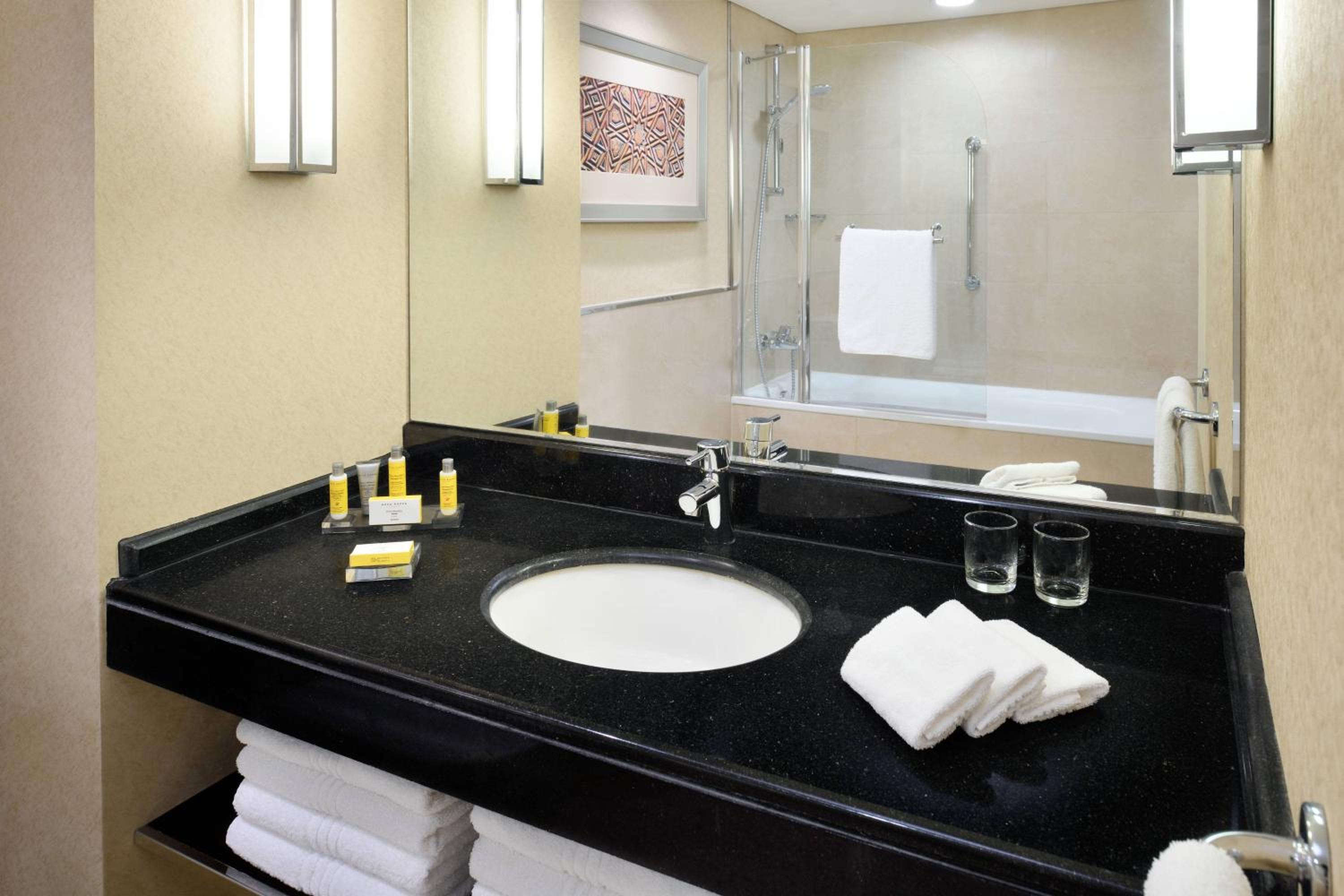 Guest Room, 1 King - Photo 2