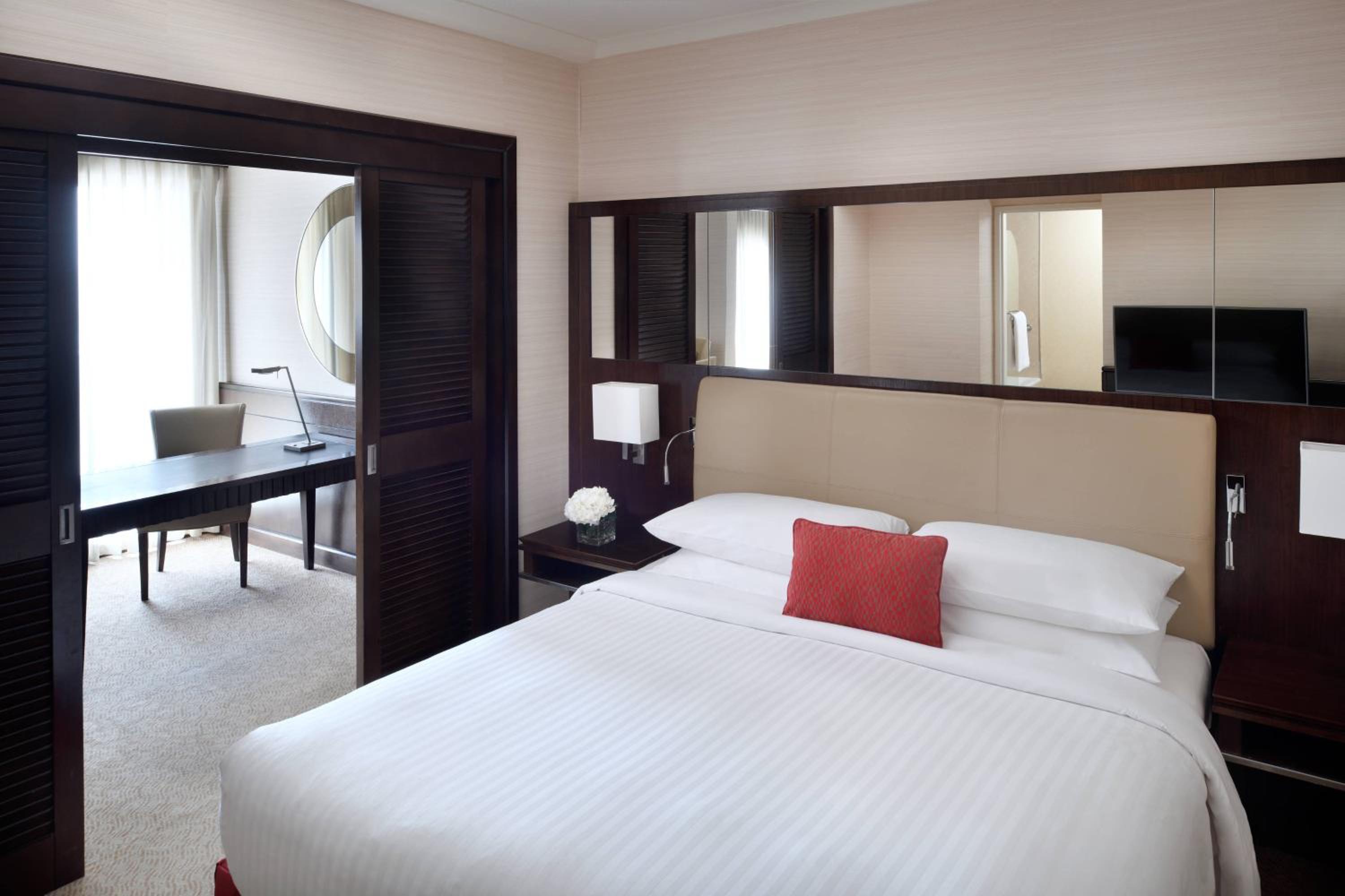 Business Suite, Executive lounge access, 1 Bedroom Suite - Photo 1