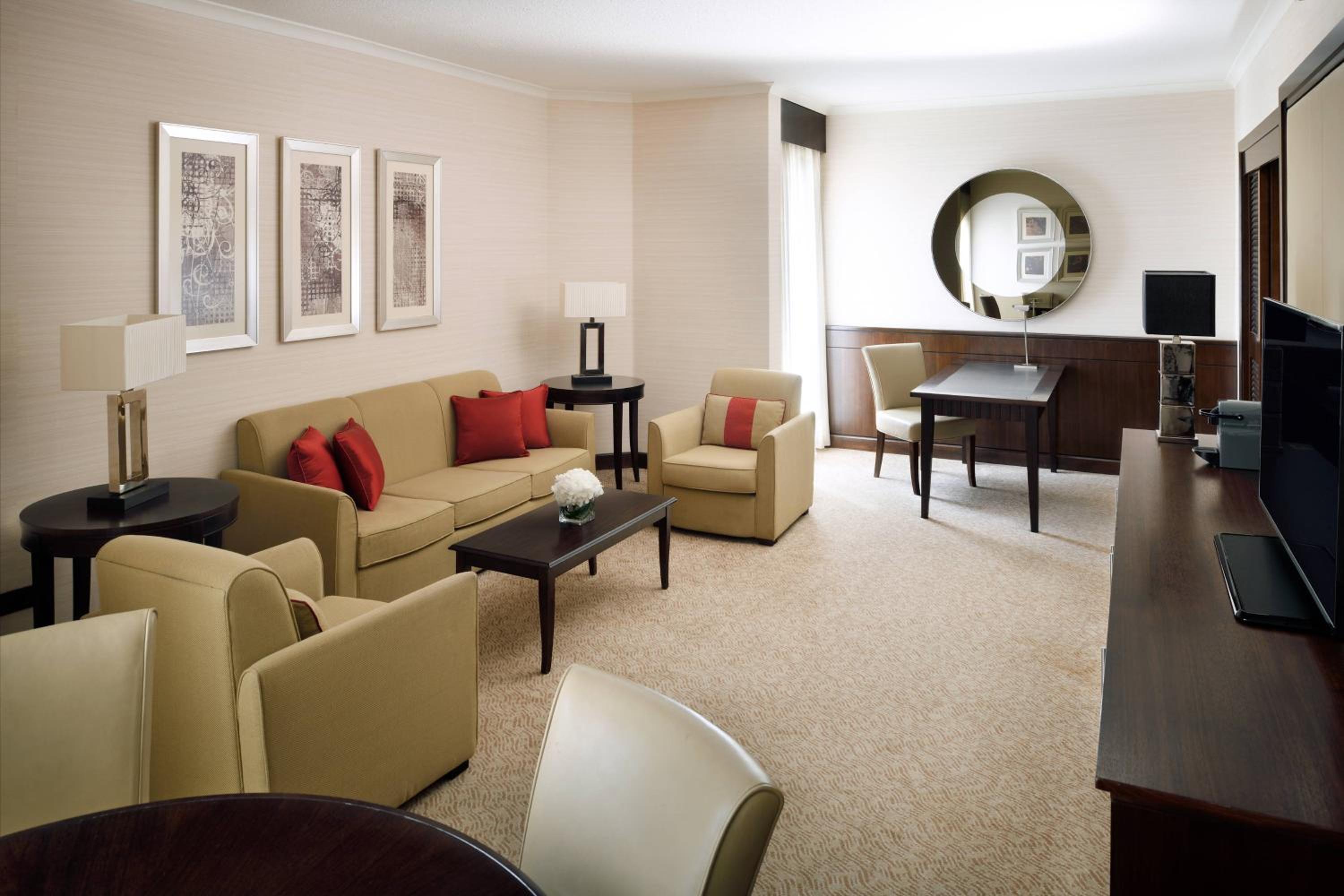Business Suite, Executive lounge access, 1 Bedroom Suite - Photo 3