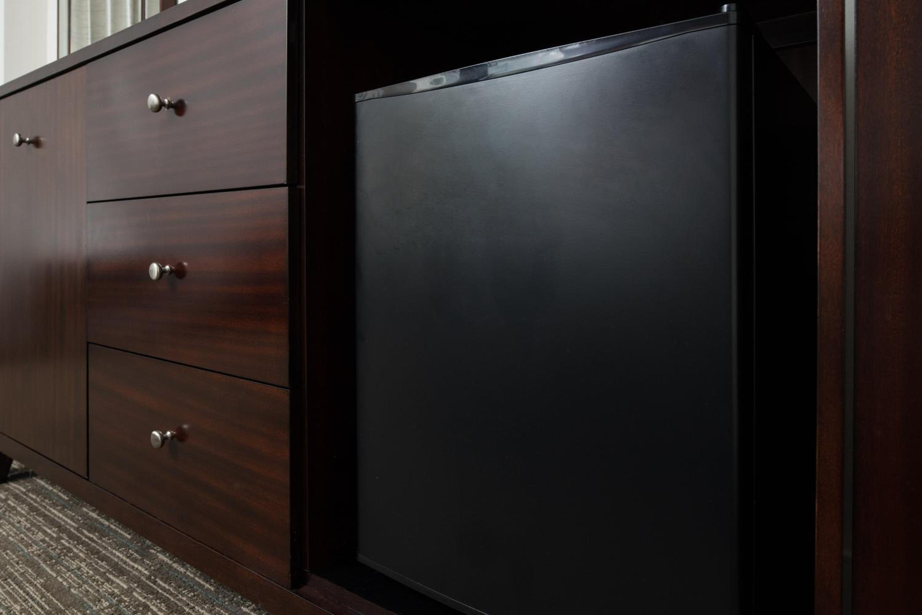 Guest room, 1 King, City view - Photo 4