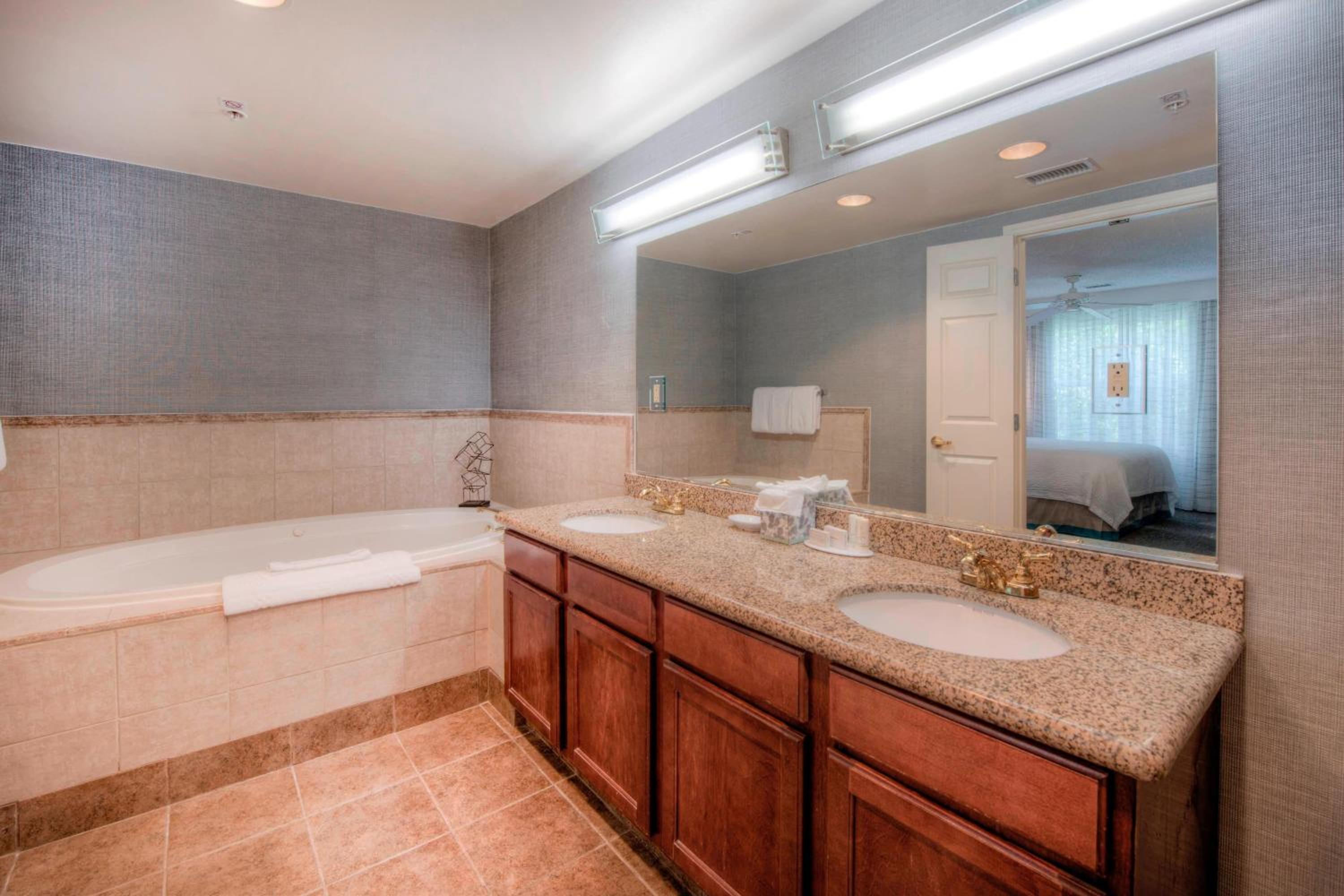 Executive King Suite - Photo 4