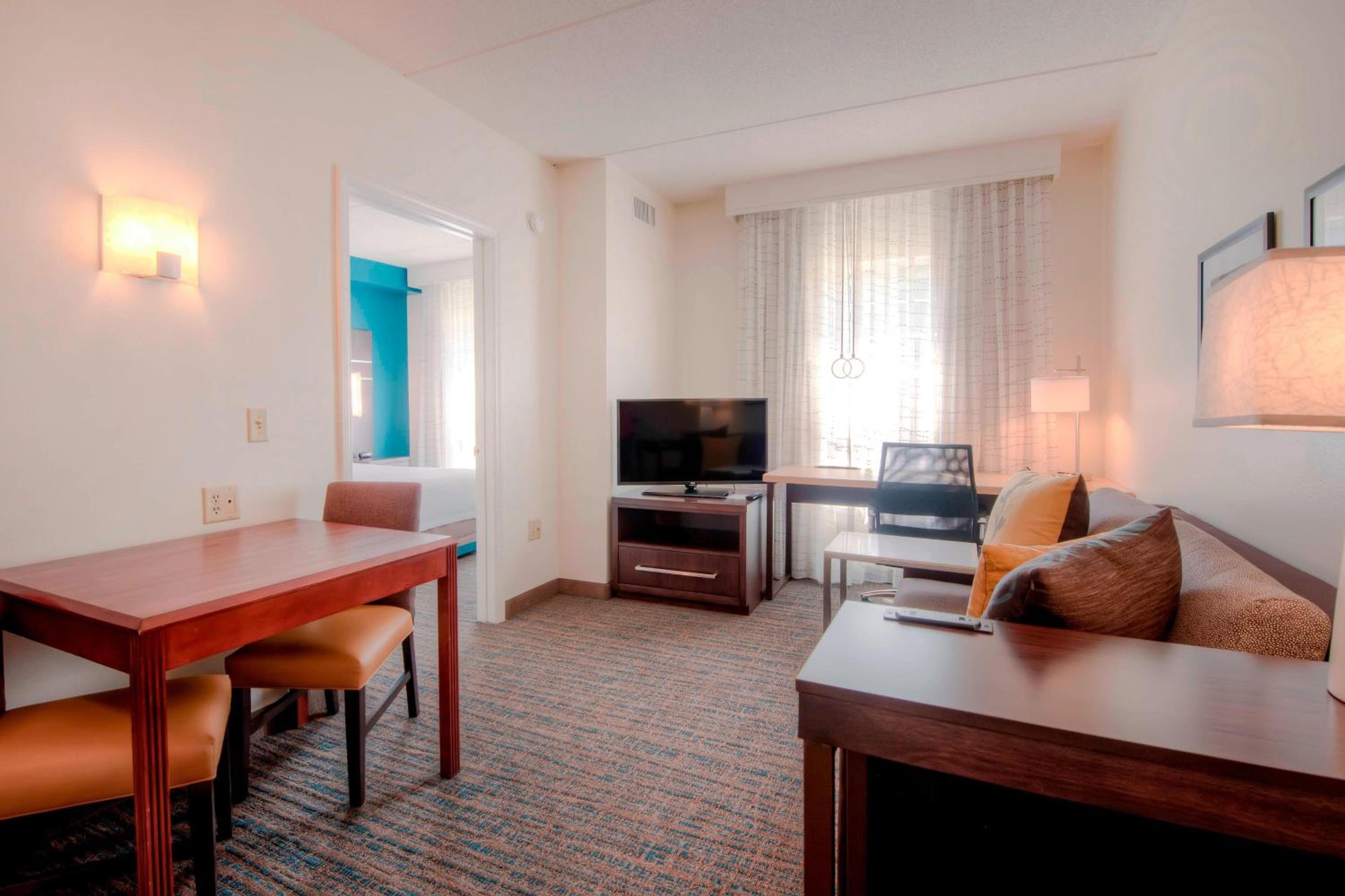 One-Bedroom Suite - Photo 6