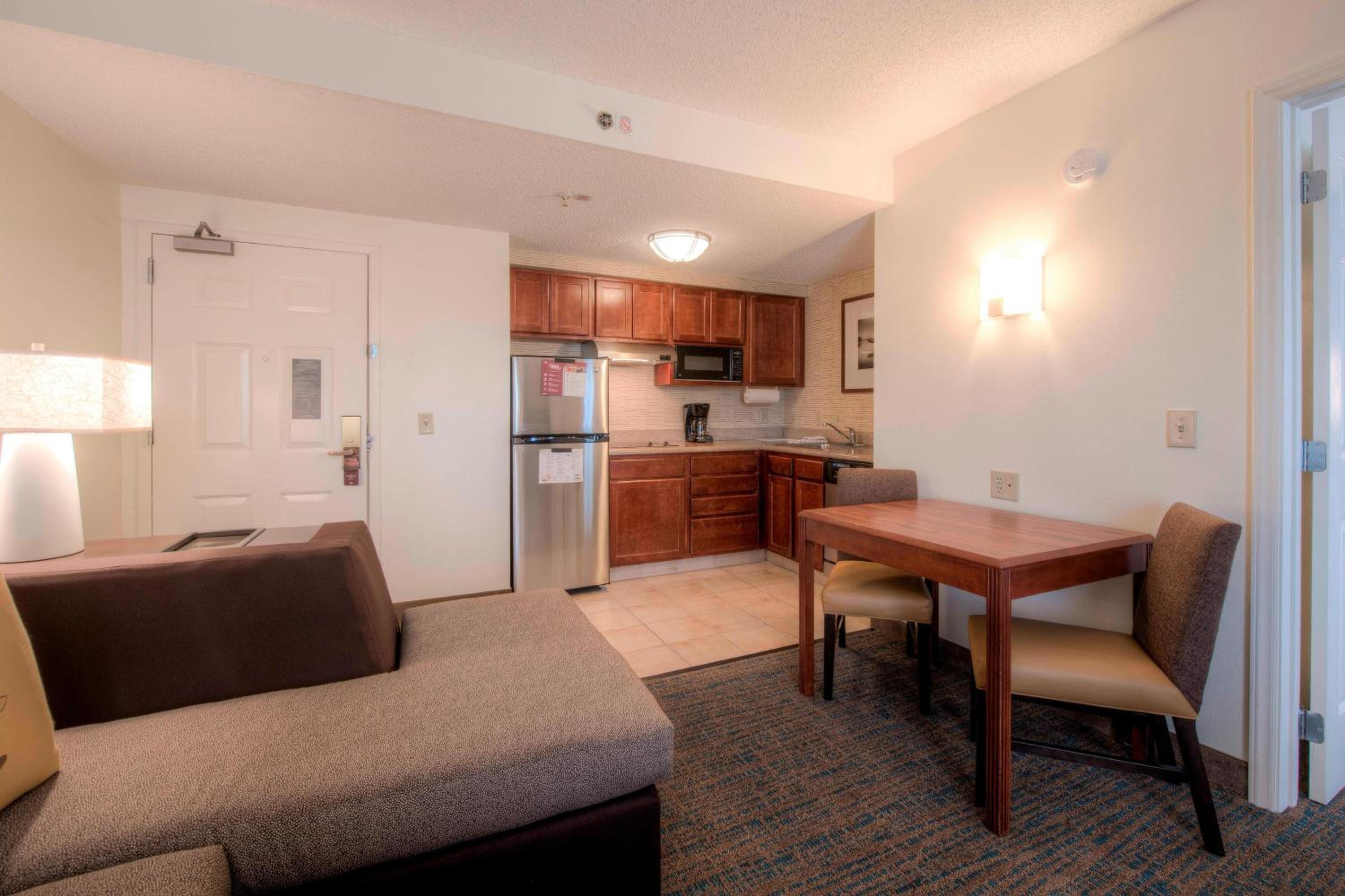 One-Bedroom Suite - Photo 5