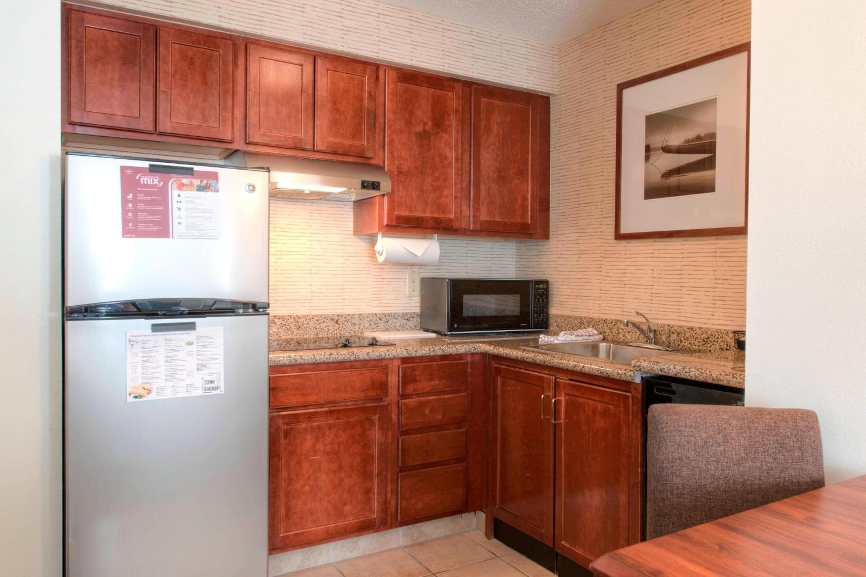One-Bedroom Suite - Photo 2