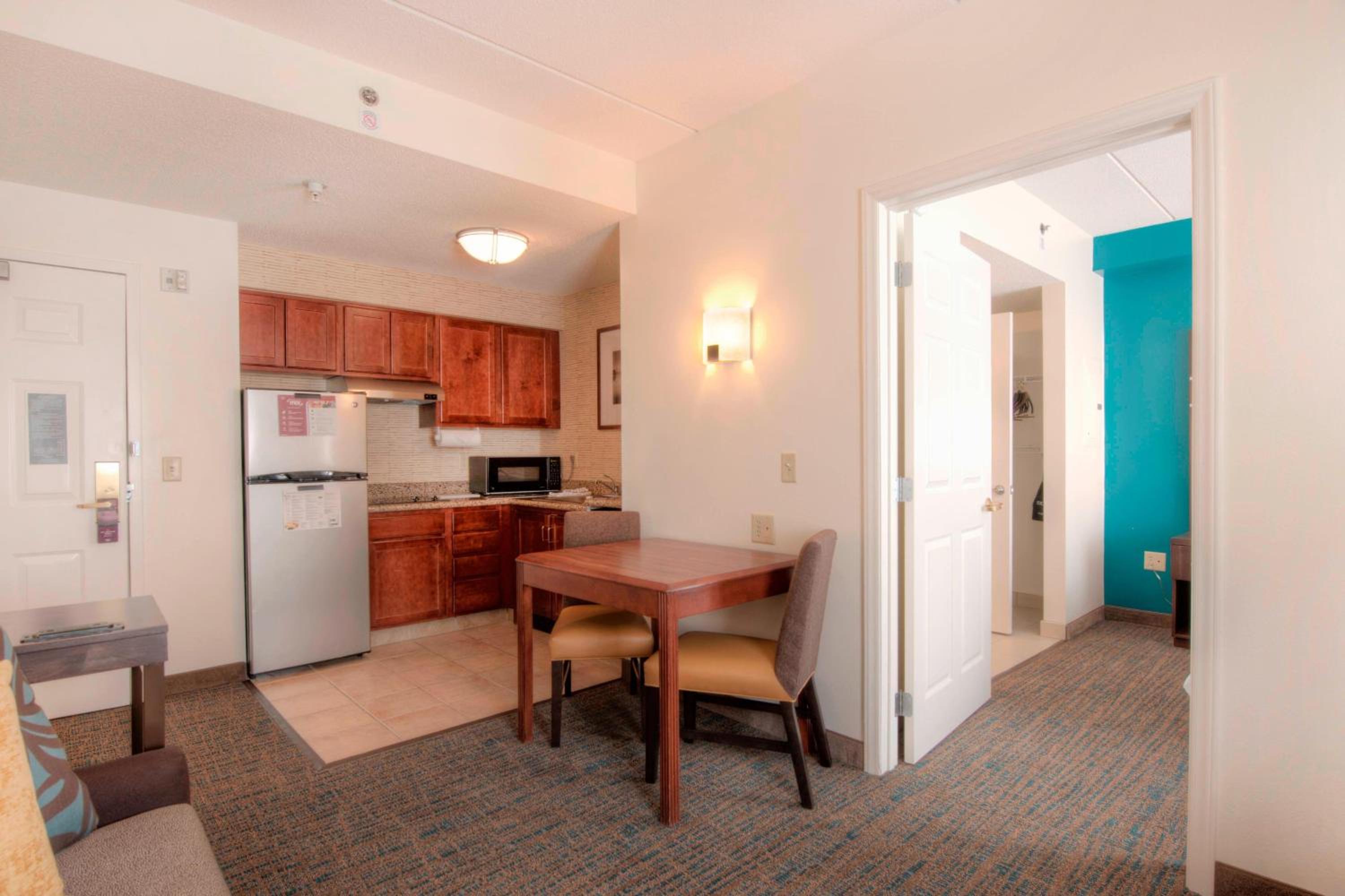 One-Bedroom Suite - Photo 4