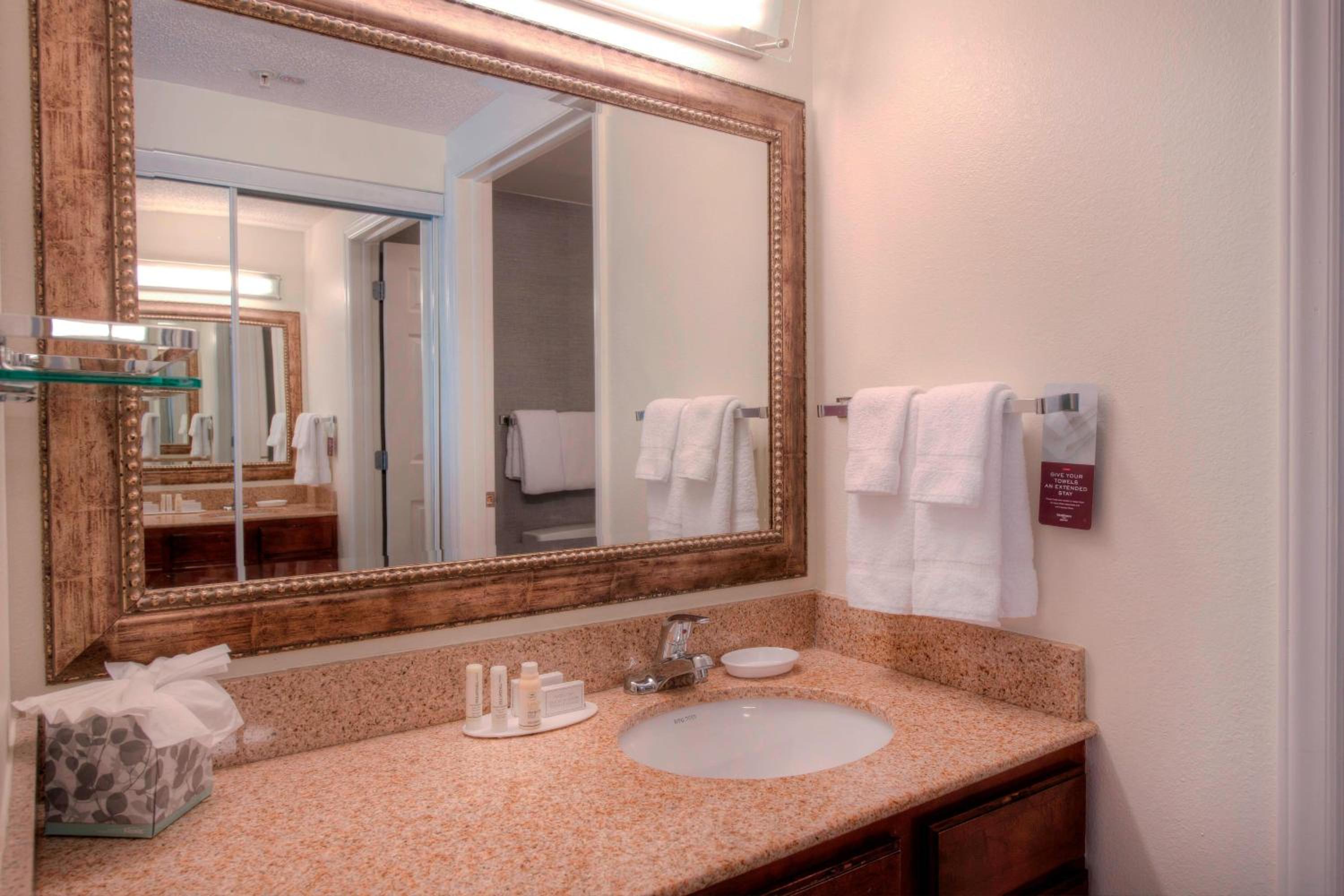 One-Bedroom Suite - Photo 3