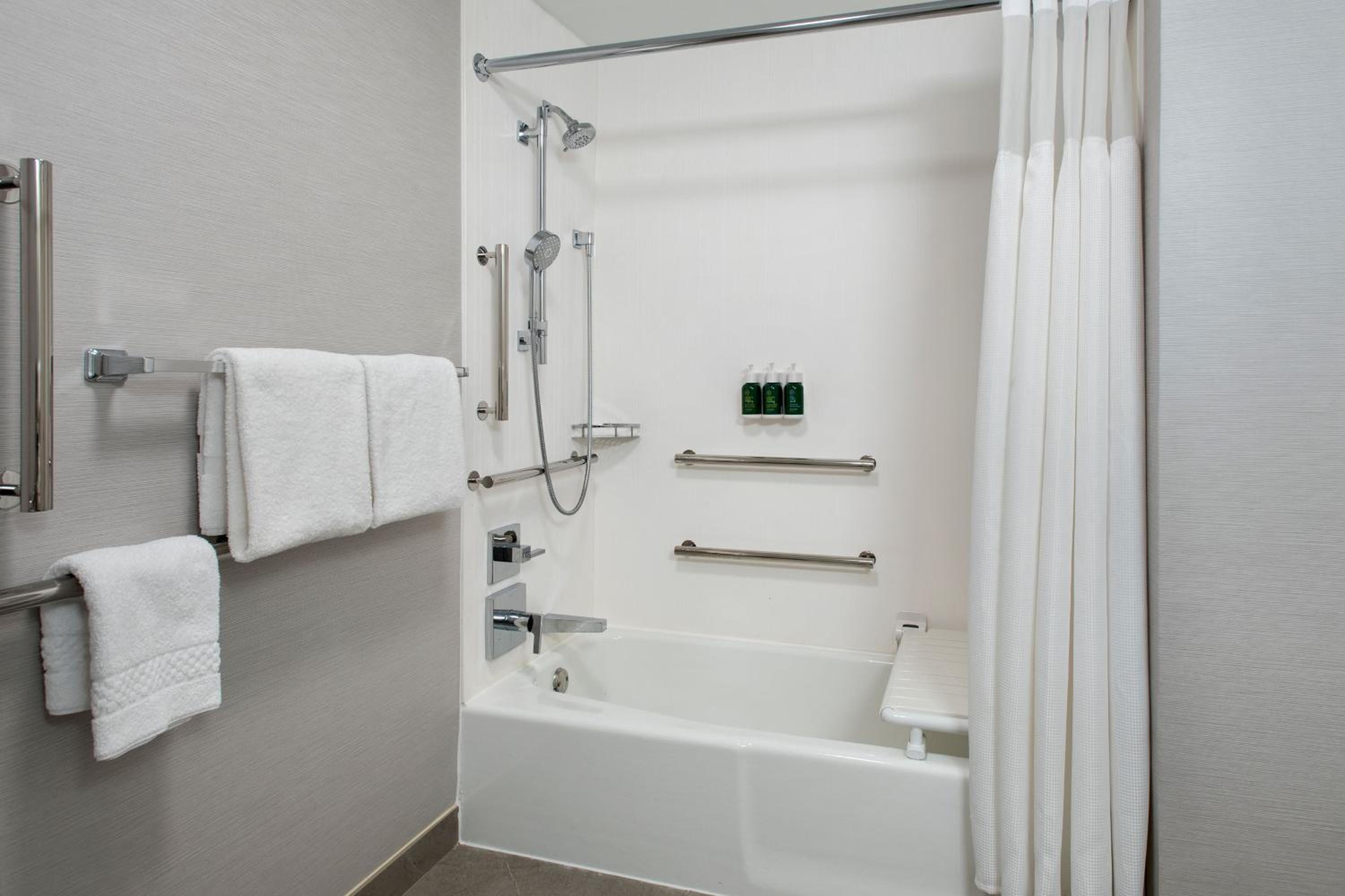 King Room with Sofa Bed and Adapted Tub - Mobility Accessible photo 2