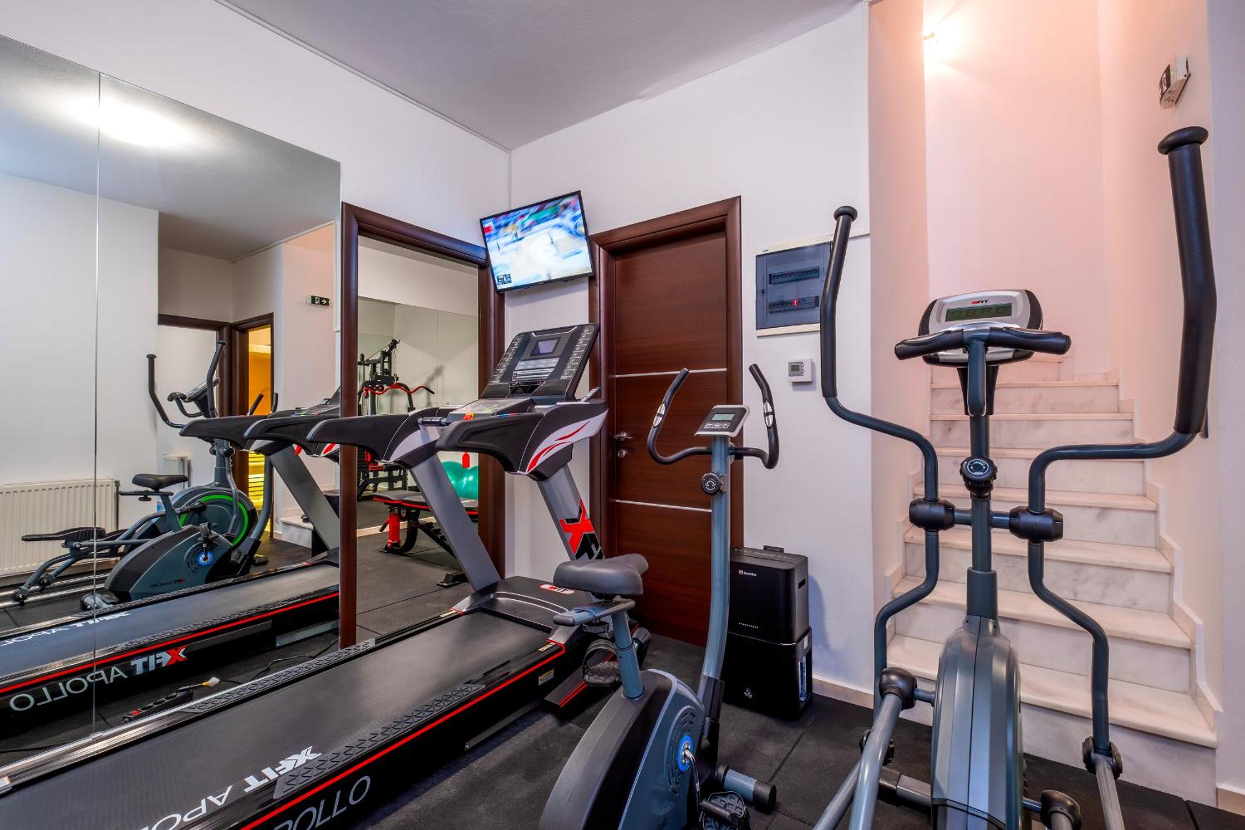 3bd Luxury Home with Jacuzzi, Sauna, Gym and Playroom photo 2