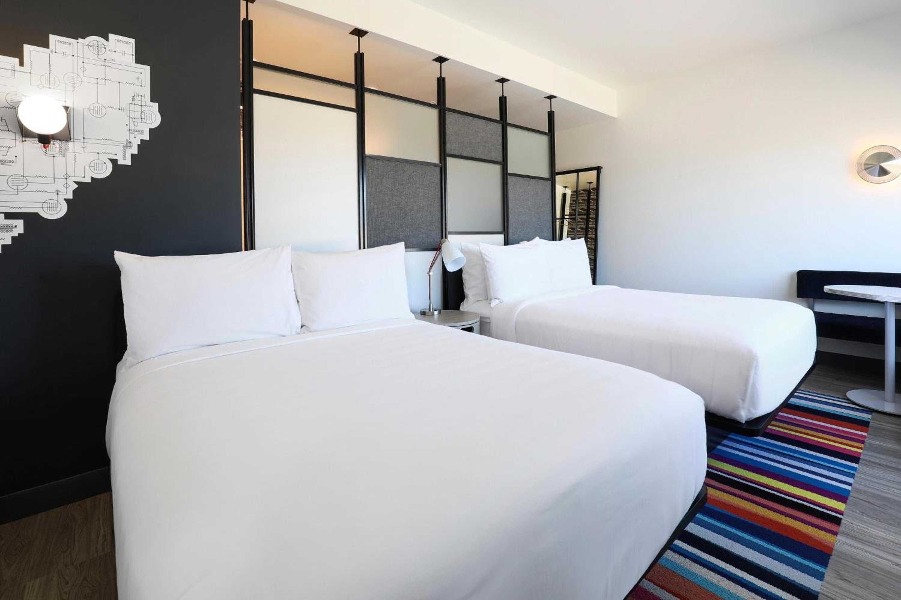 Aloft, Guest room, 2 Queen - Photo 2