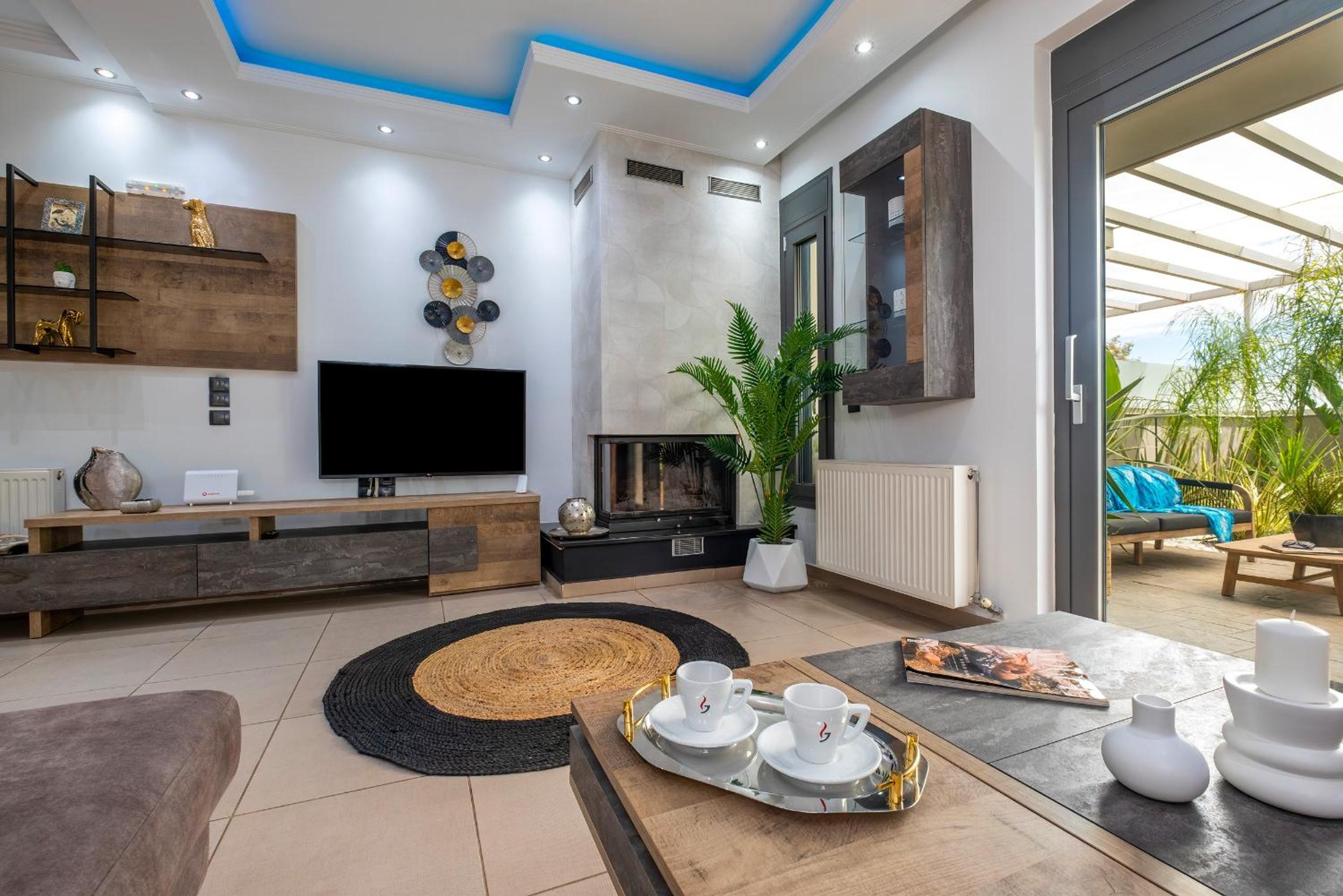 3bd Luxury Home with Jacuzzi, Sauna, Gym and Playroom photo 1