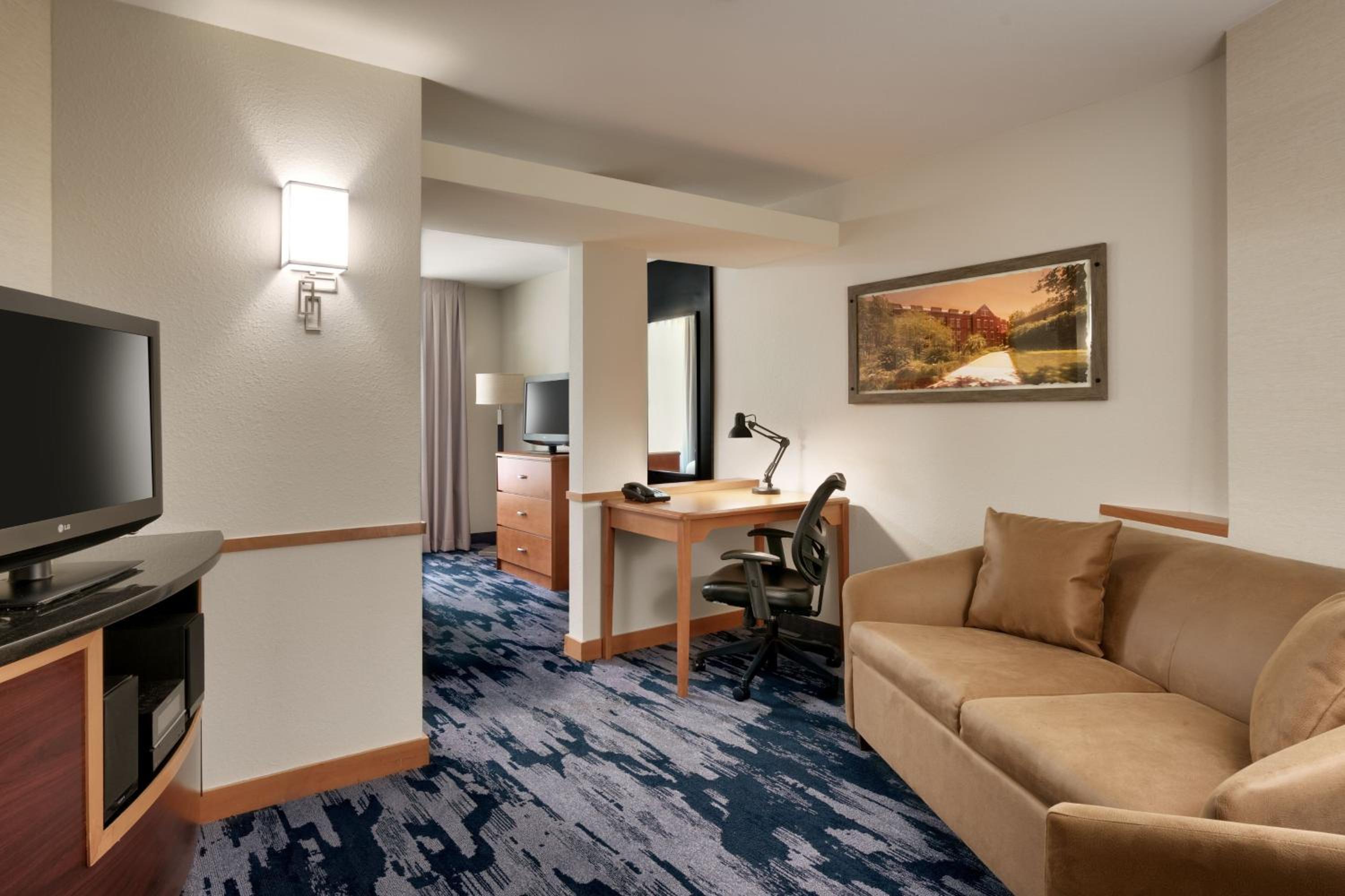 King Studio with Sofa Bed and Adapted Tub - Mobility and Hearing Accessible - Photo 1