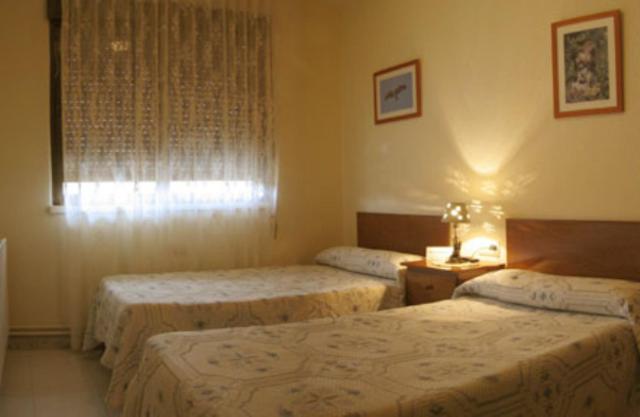 Double or Twin Room - Photo 3