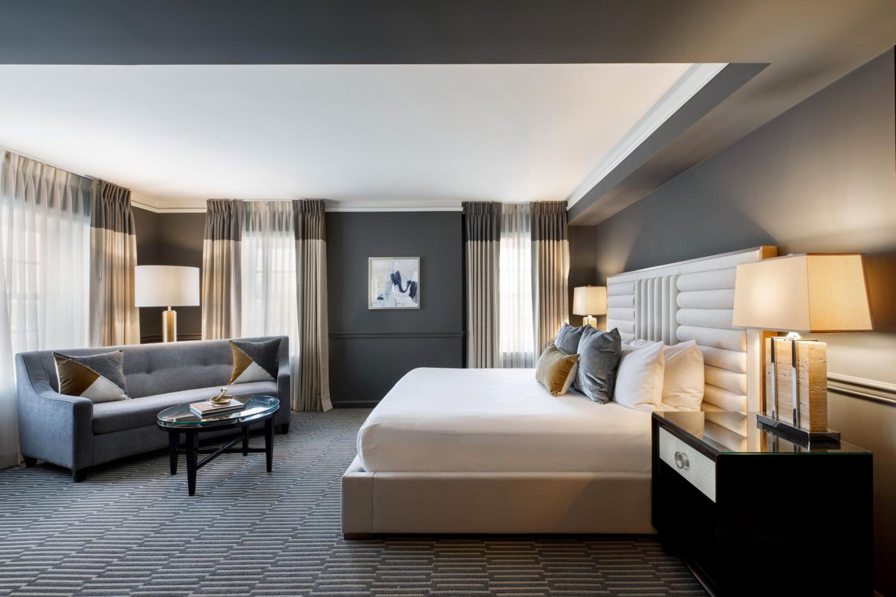 Deluxe King Room - Corner - Photo 1
